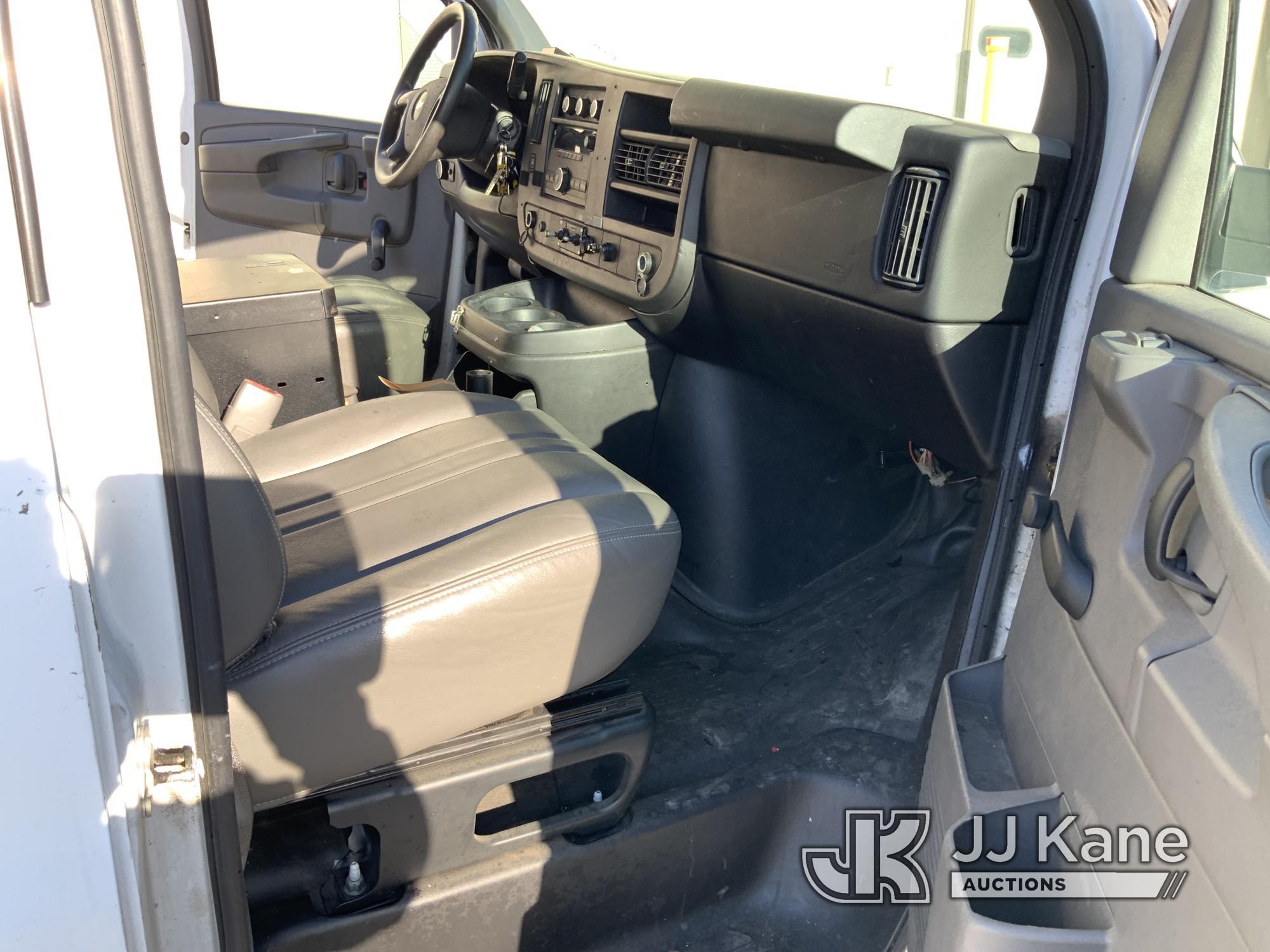 (Fort Wayne, IN) 2013 Chevrolet Express G2500 Cargo Van Runs & Moves