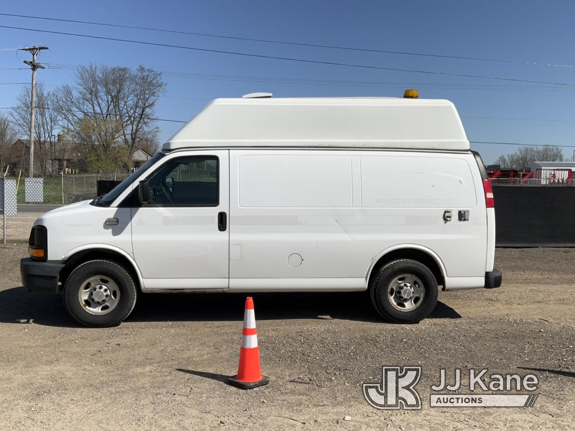 (Charlotte, MI) 2008 Chevrolet Express G3500 High-Top Cargo Van Runs, Moves, Rust, Body Damage, Engi