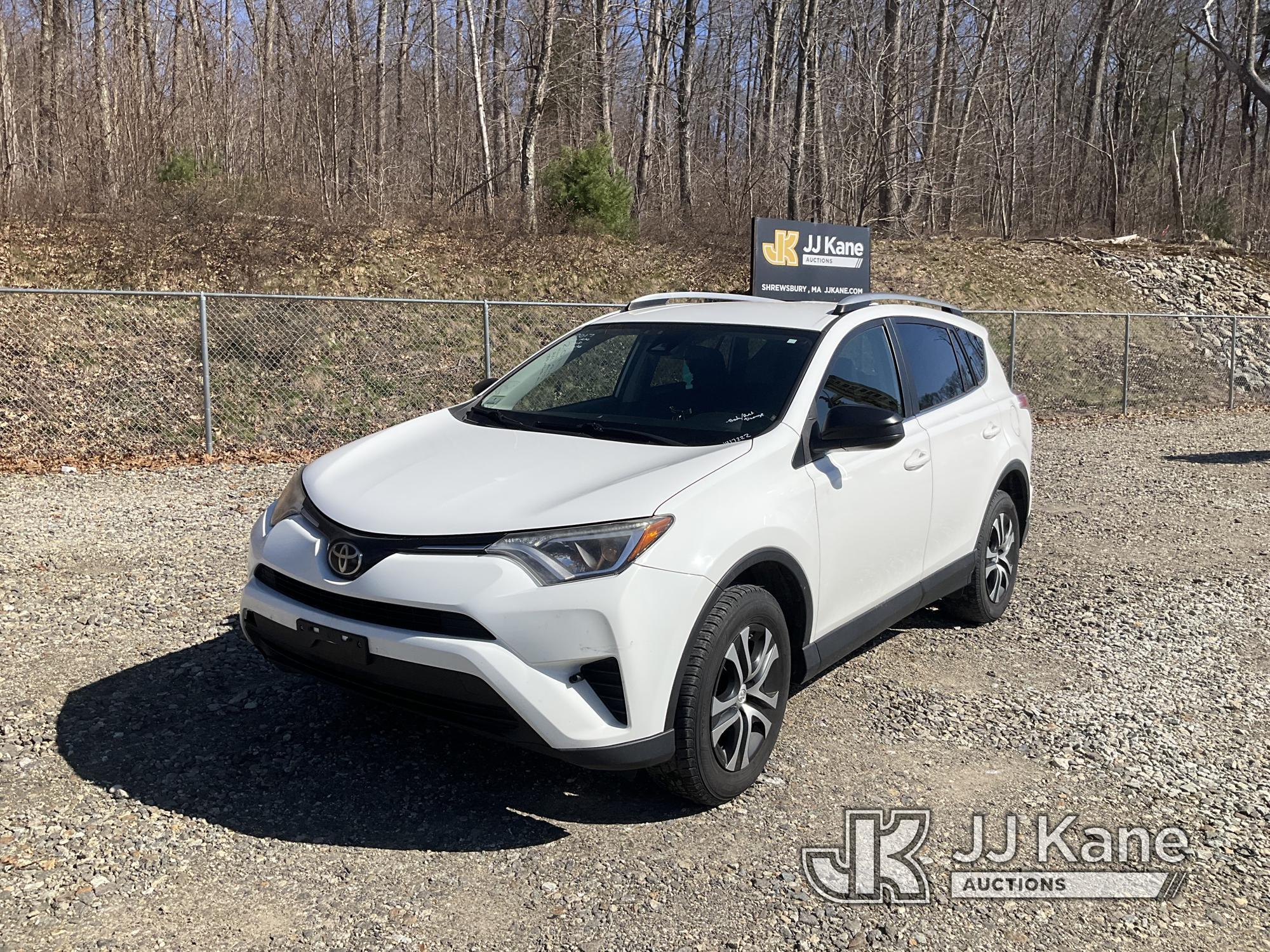 (Shrewsbury, MA) 2017 Toyota RAV4 AWD 4-Door Sport Utility Vehicle Runs & Moves) (Body & Rust Damage