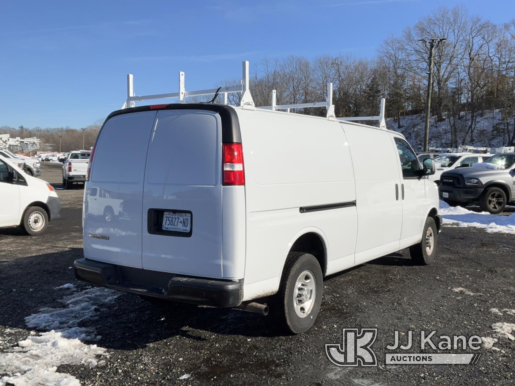 (Kings Park, NY) 2022 Chevrolet Express G2500 Extended Cargo Van Runs & Moves) (Inspection and Remov