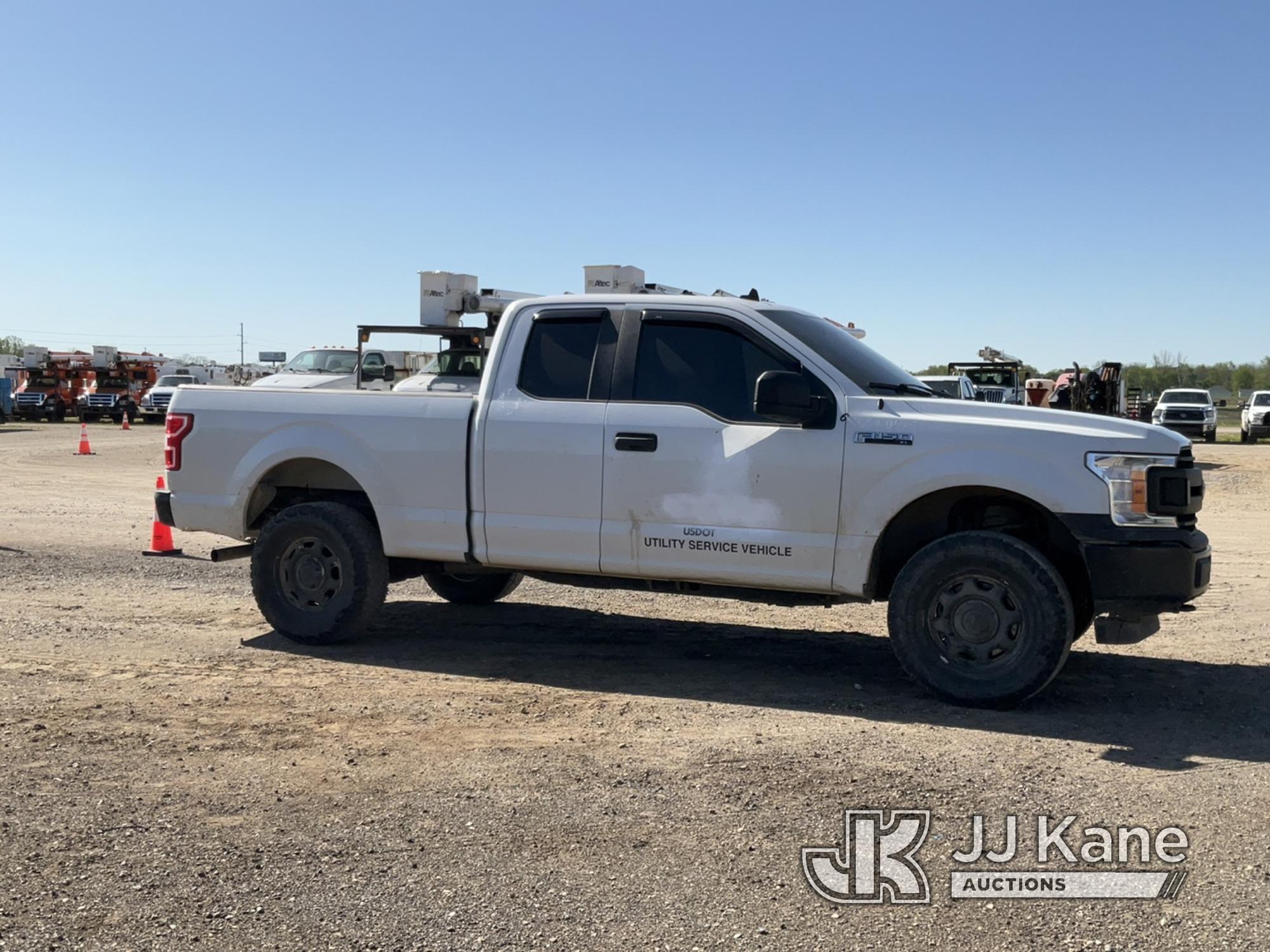 (Charlotte, MI) 2020 Ford F150 4x4 Extended-Cab Pickup Truck Runs, Moves, Check Engine Light, Cracke