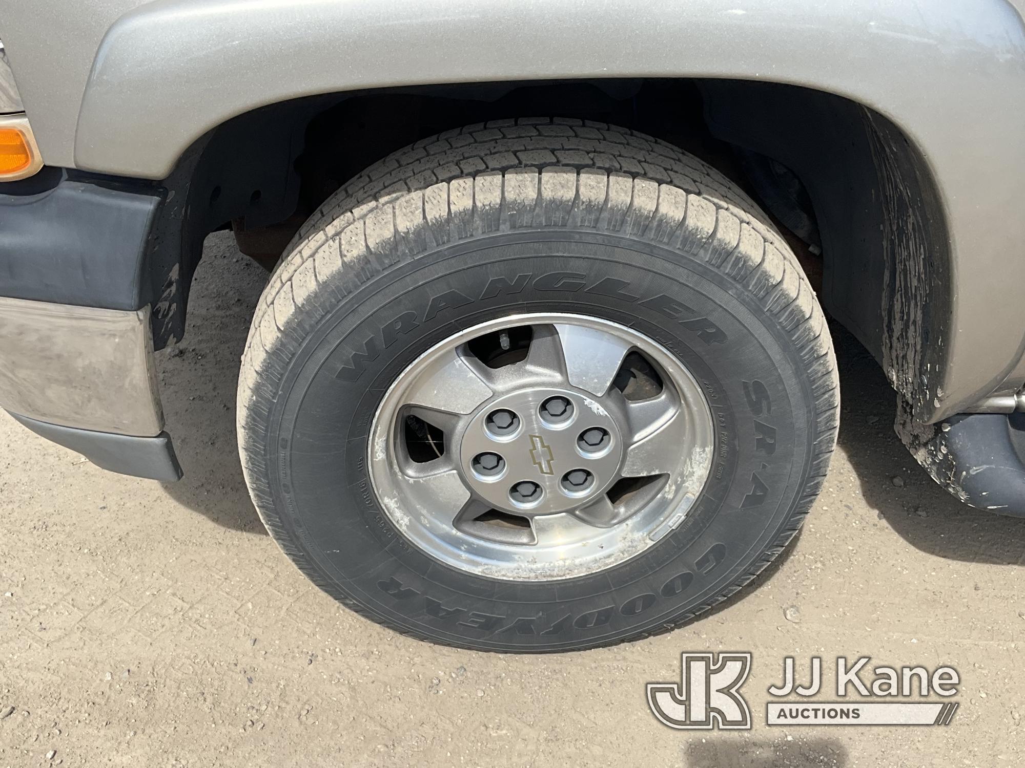 (Plymouth Meeting, PA) 2002 Chevrolet Tahoe 4x4 4-Door Sport Utility Vehicle Runs & Moves, Body & Ru