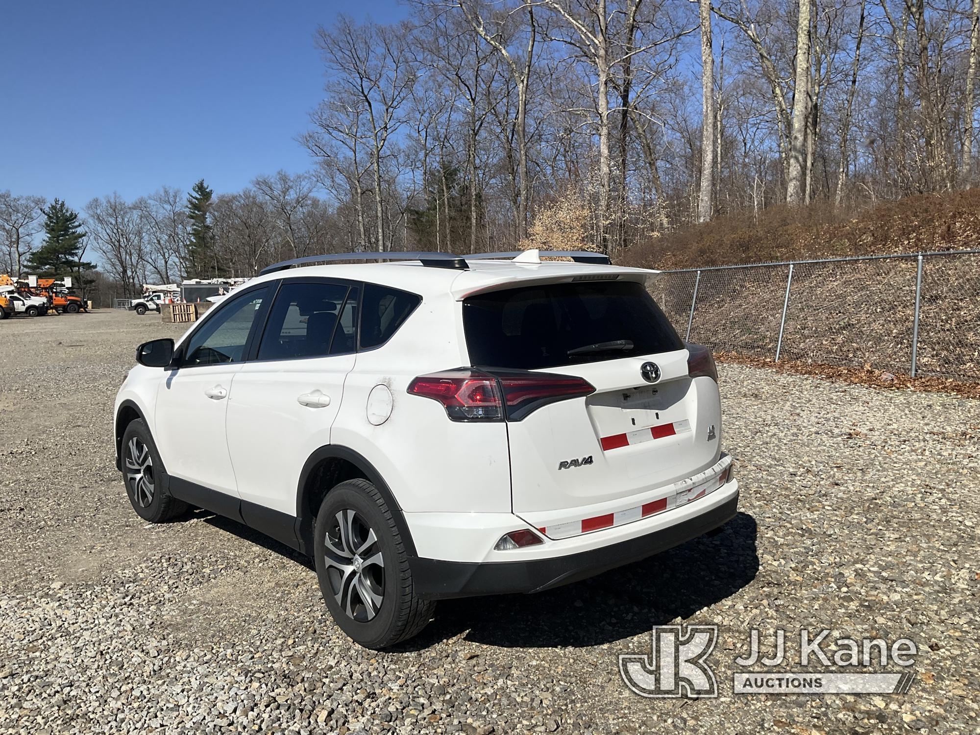 (Shrewsbury, MA) 2017 Toyota RAV4 AWD 4-Door Sport Utility Vehicle Runs & Moves) (Body & Rust Damage