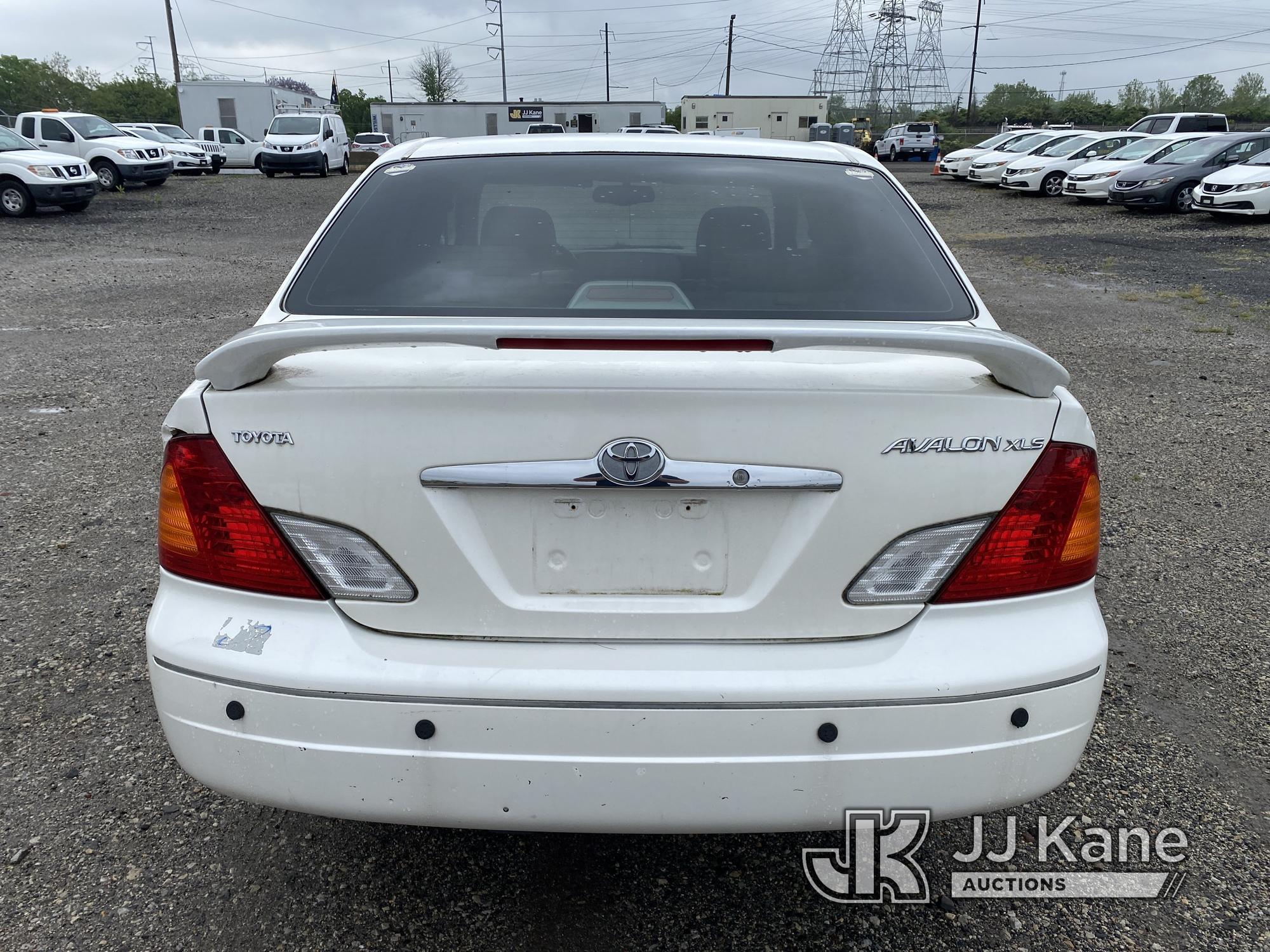 (Plymouth Meeting, PA) 2001 Toyota Avalon 4-Door Sedan Runs & Moves, Body & Rust Damage, ABS Light O