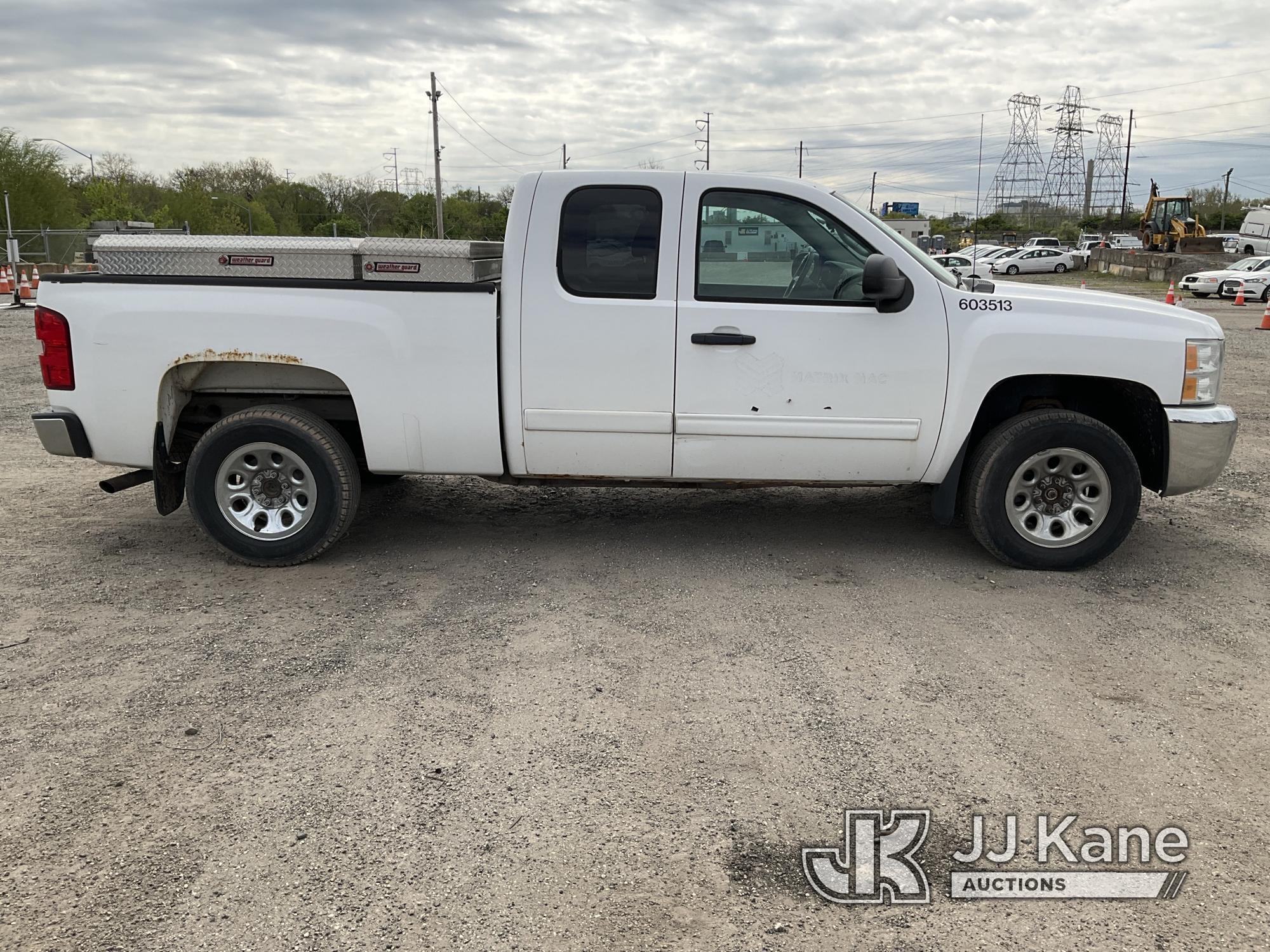 (Plymouth Meeting, PA) 2012 Chevrolet Silverado 1500 4x4 Extended-Cab Pickup Truck Runs & Moves, Bod