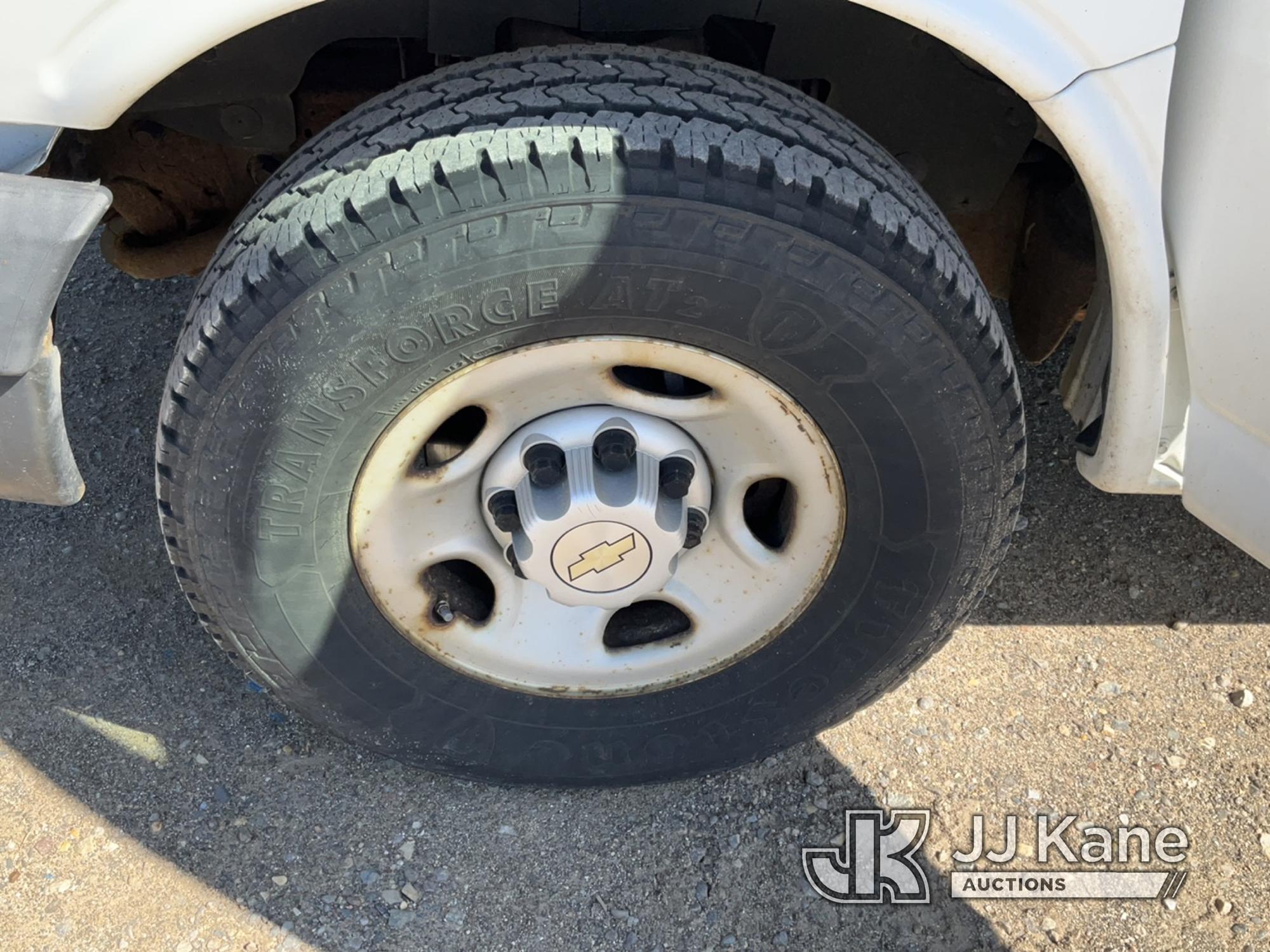 (Charlotte, MI) 2008 Chevrolet Express G3500 High-Top Cargo Van Runs, Moves, Rust, Body Damage, Engi