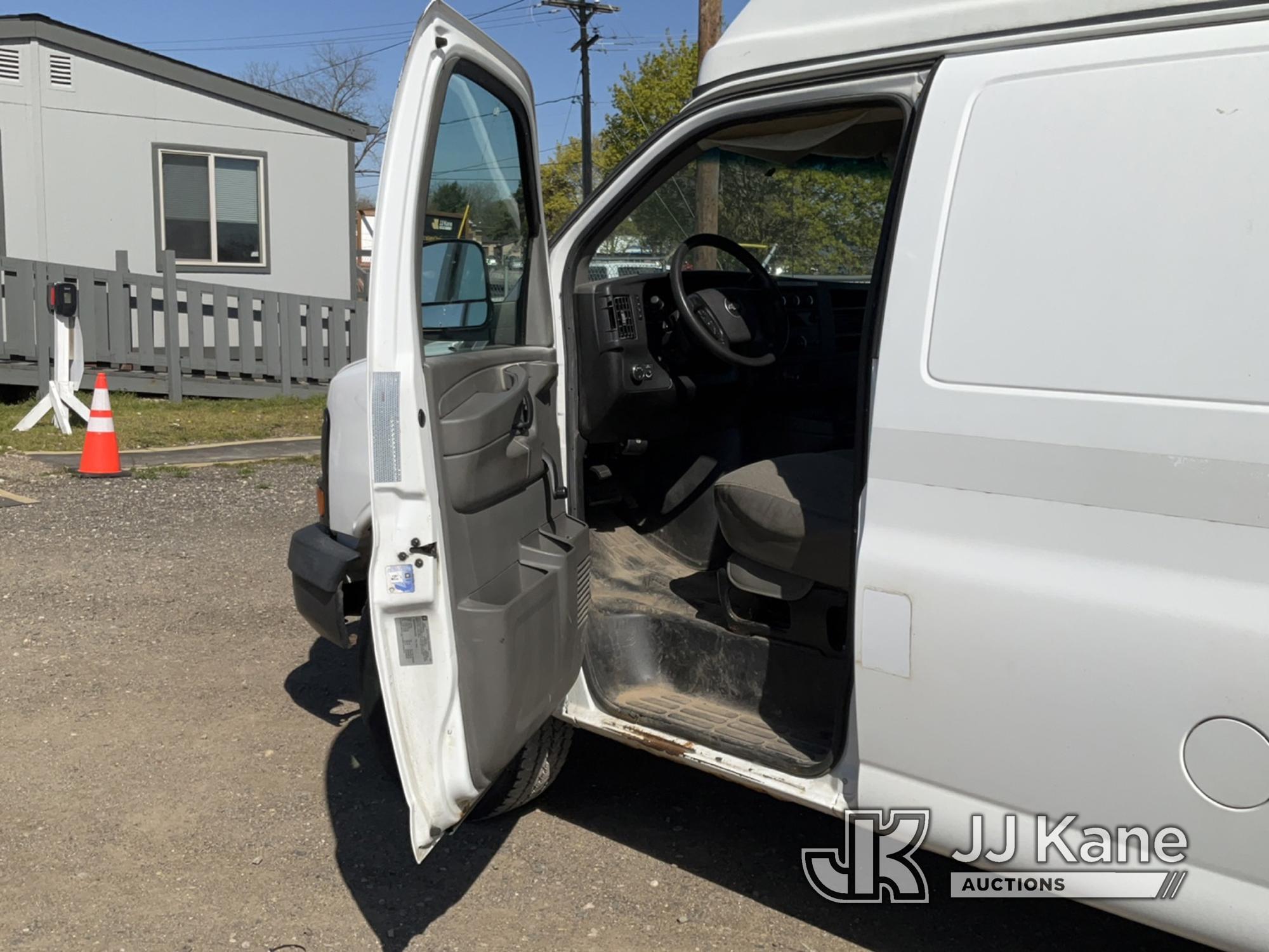 (Charlotte, MI) 2008 Chevrolet Express G3500 High-Top Cargo Van Runs, Moves, Rust, Body Damage, Engi