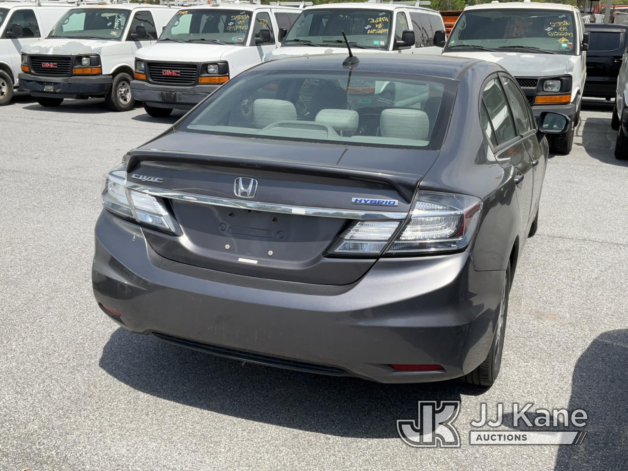 (Chester Springs, PA) 2015 Honda Civic Hybrid 4-Door Sedan Did Run & Move, Out of gas, Not Running,