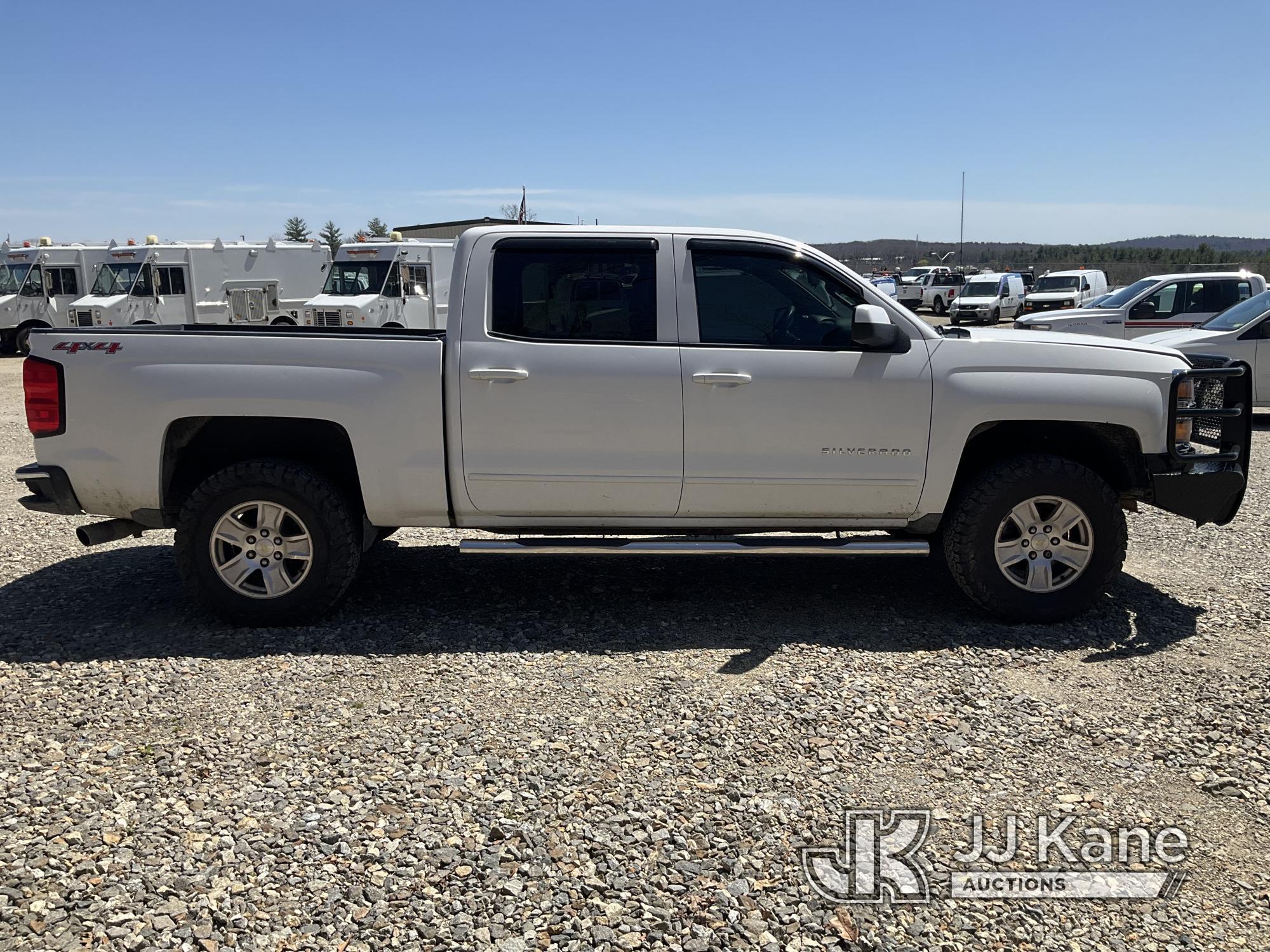 (Shrewsbury, MA) 2015 Chevrolet Silverado 1500 4x4 Crew-Cab Pickup Truck Runs & Moves) (Rust Damage