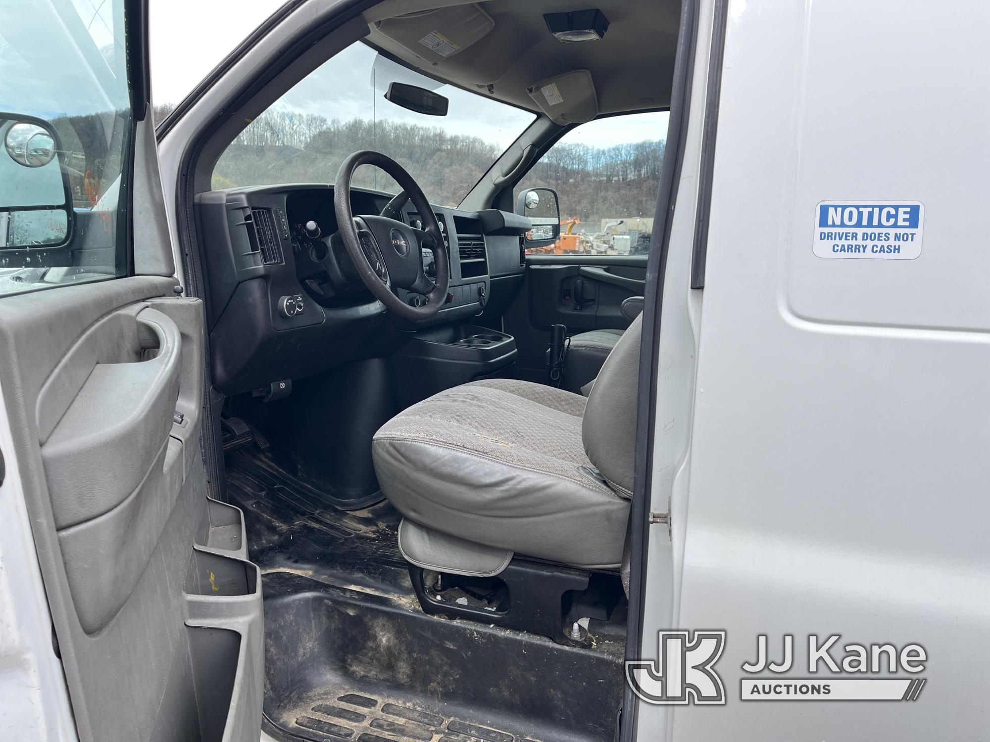 (Smock, PA) 2014 GMC Savana G2500 Cargo Van Title Delay) (Runs & Moves, Cracked Windshield, TPS Ligh