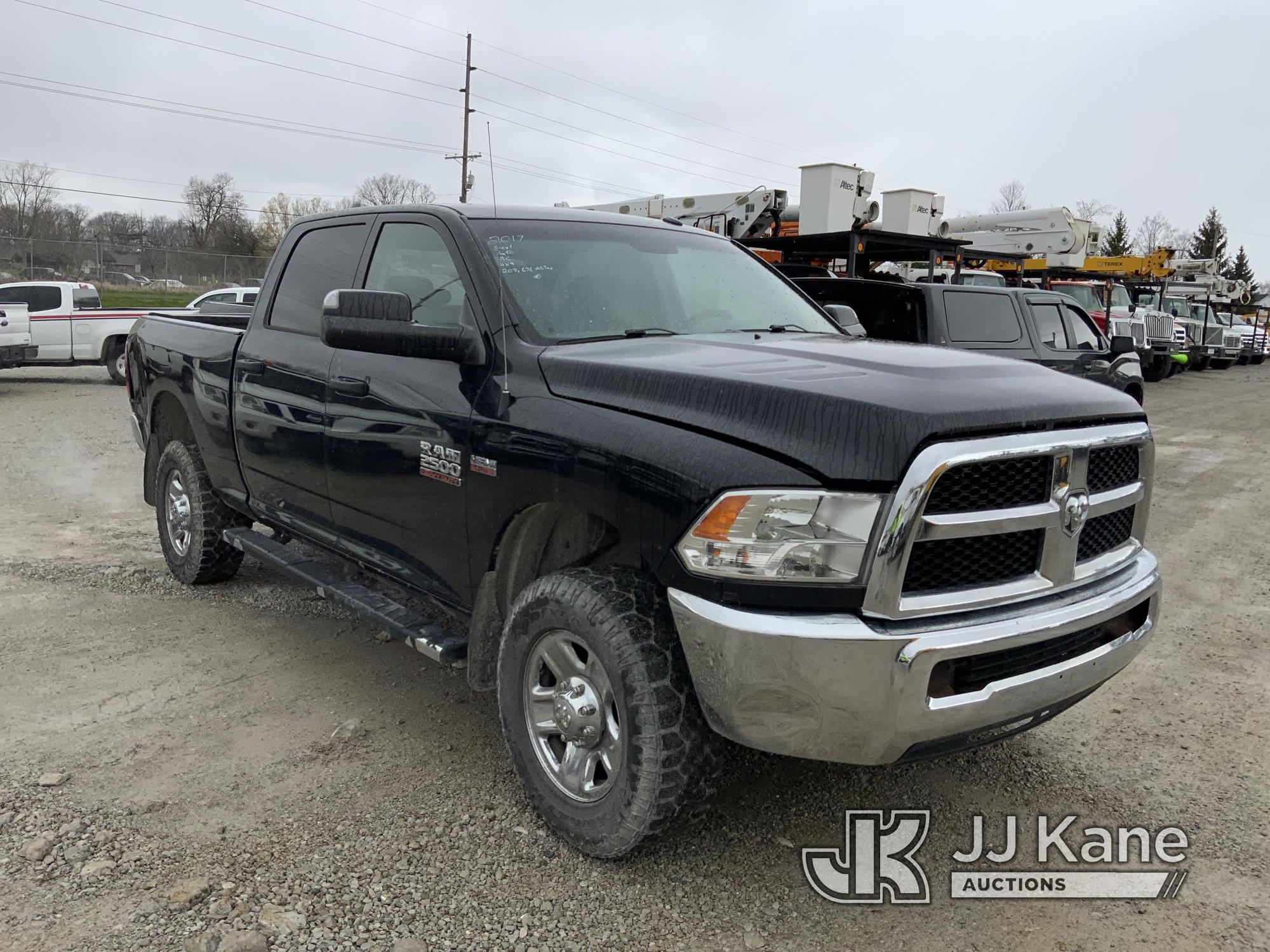 (Fort Wayne, IN) 2017 RAM 2500 4x4 Crew-Cab Pickup Truck Runs & Moves) (Engine Noise, Body Damage