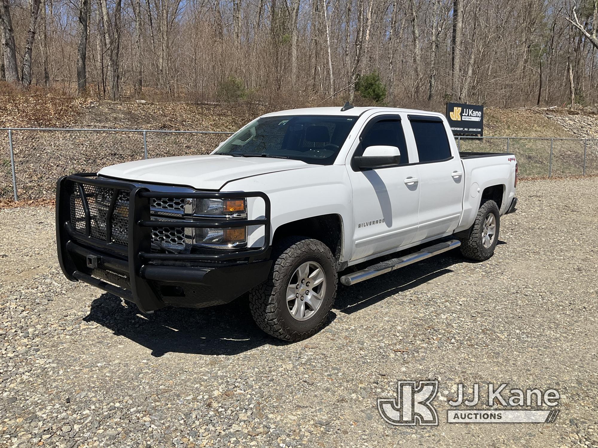 (Shrewsbury, MA) 2015 Chevrolet Silverado 1500 4x4 Crew-Cab Pickup Truck Runs & Moves) (Rust Damage