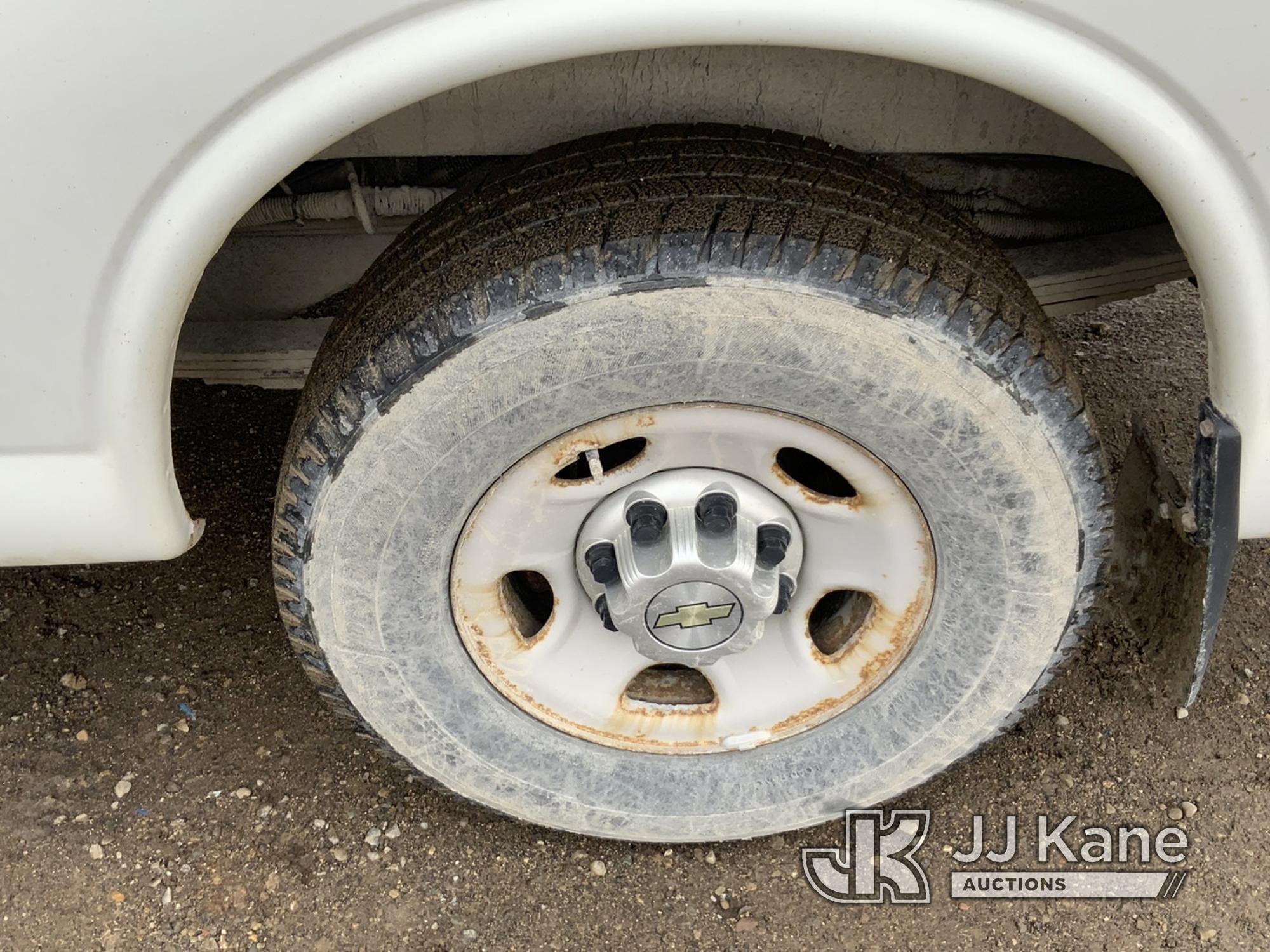 (Charlotte, MI) 2010 Chevrolet Express G2500 Cargo Van Runs, Moves, Jump to Start, Rust