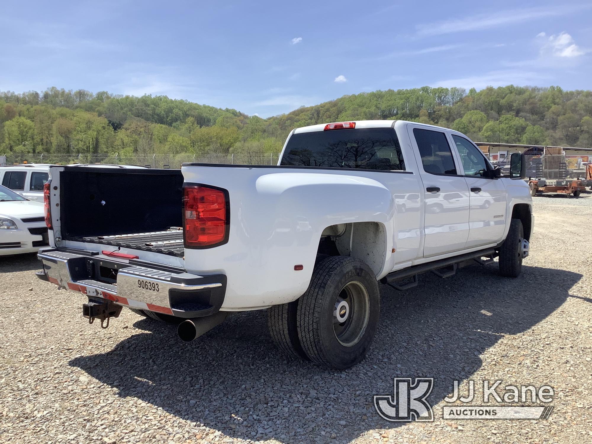 (Smock, PA) 2015 Chevrolet Silverado 3500HD 4x4 Crew-Cab Pickup Truck Runs & Moves, Missing Tailgate