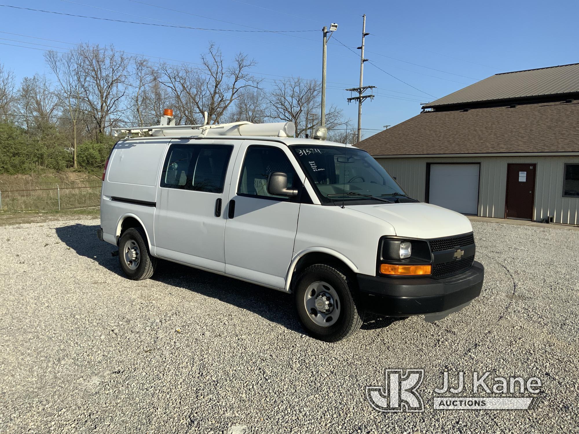 (Fort Wayne, IN) 2010 Chevrolet Express G2500 Cargo Van Runs & Moves