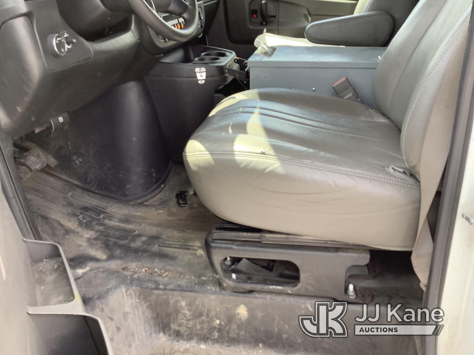 (Chester Springs, PA) 2015 GMC Savana G3500 Cargo Van Runs & Moves, Rust & Body Damage) (Inspection