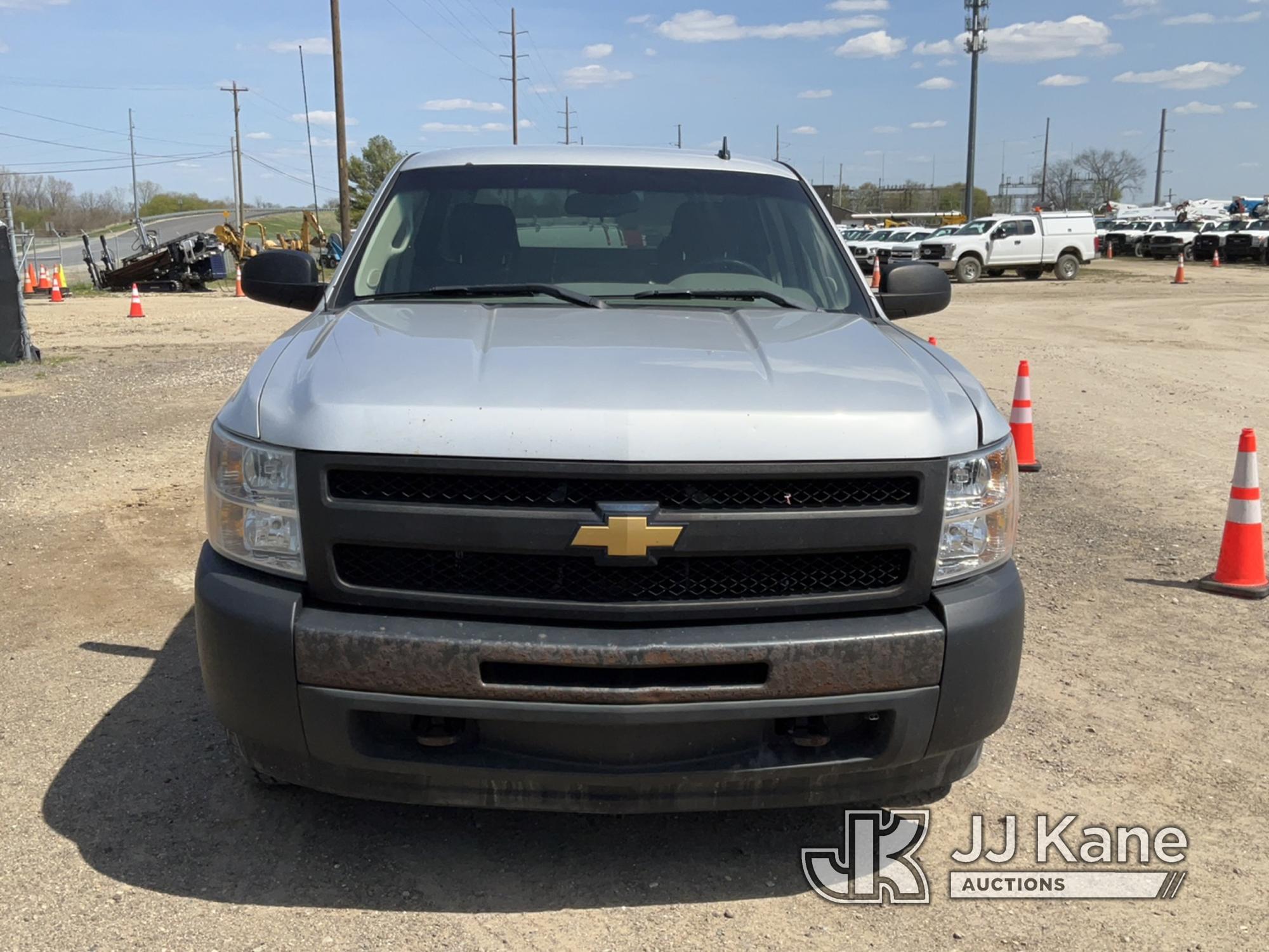 (Charlotte, MI) 2012 Chevrolet Silverado 1500 4x4 Extended-Cab Pickup Truck Runs, Moves, Rust, Body