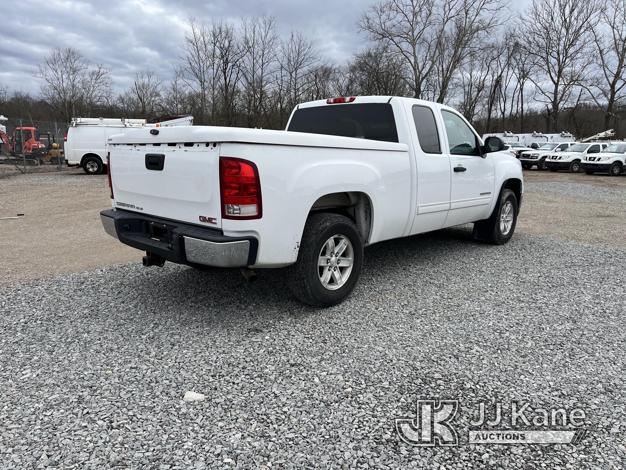 (Smock, PA) 2013 GMC Sierra 1500 4x4 Extended-Cab Pickup Truck Title Delay) (Runs & Moves, Jump To S