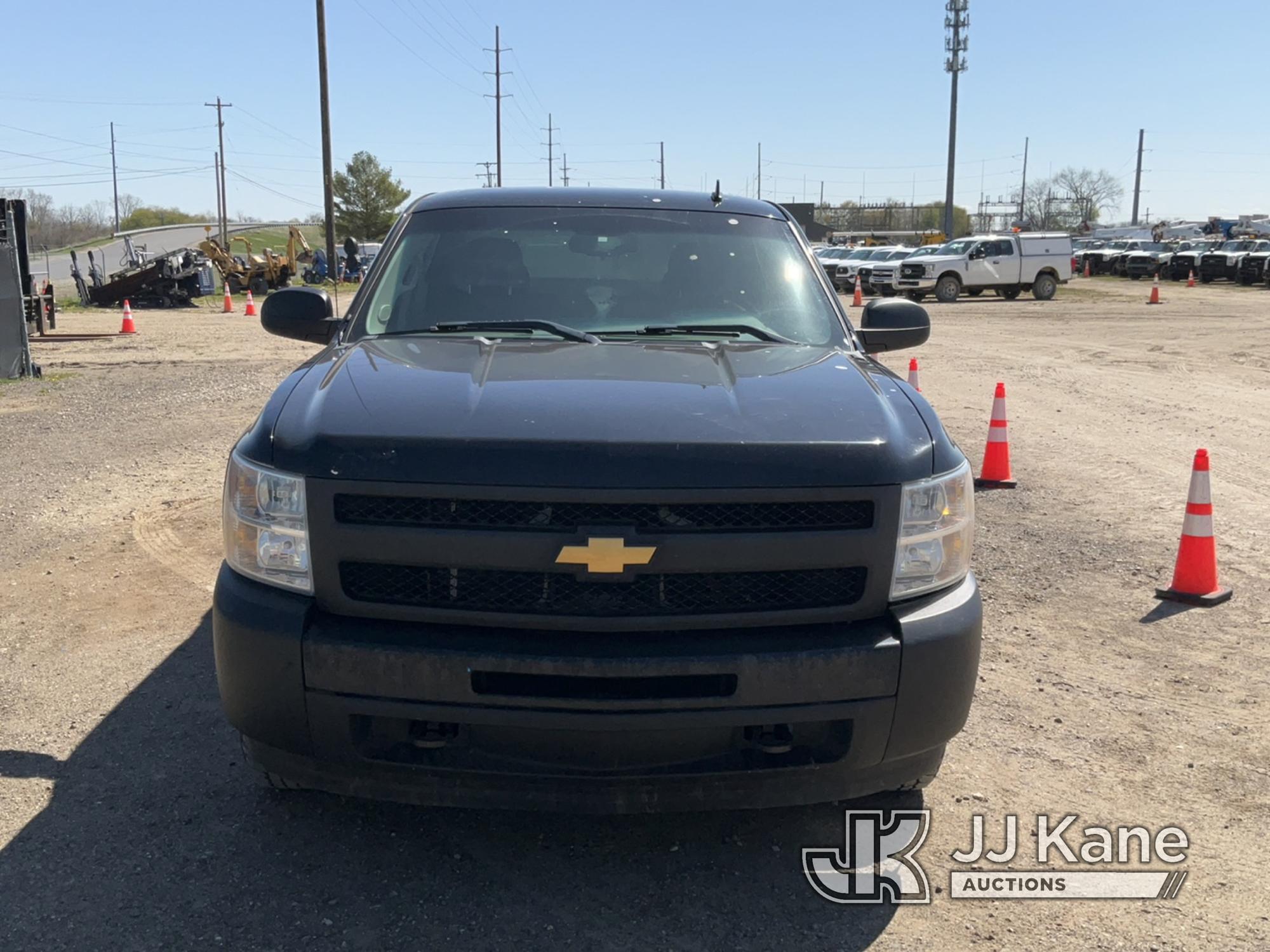 (Charlotte, MI) 2012 Chevrolet Silverado 1500 4x4 Extended-Cab Pickup Truck Runs & Moves) (Jump To S