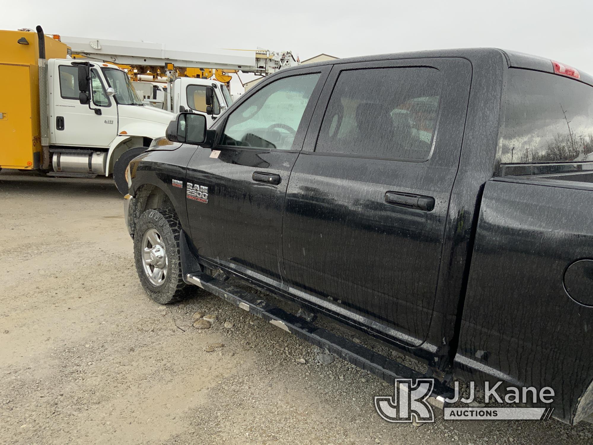 (Fort Wayne, IN) 2017 RAM 2500 4x4 Crew-Cab Pickup Truck Runs & Moves) (Engine Noise, Body Damage