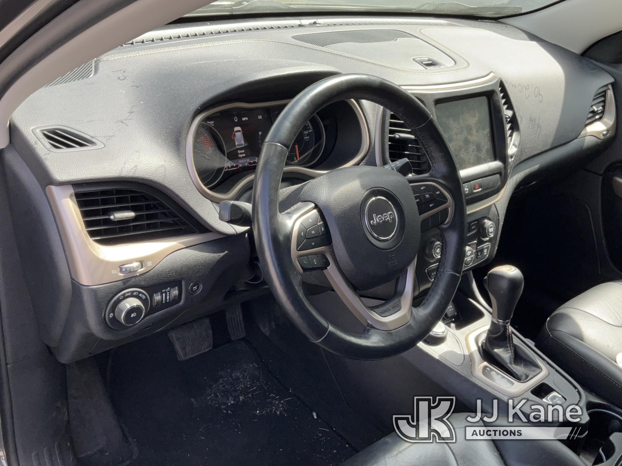 (Chester Springs, PA) 2018 Jeep Cherokee 4x4 4-Door Sport Utility Vehicle Runs & Moves) (Body Damage