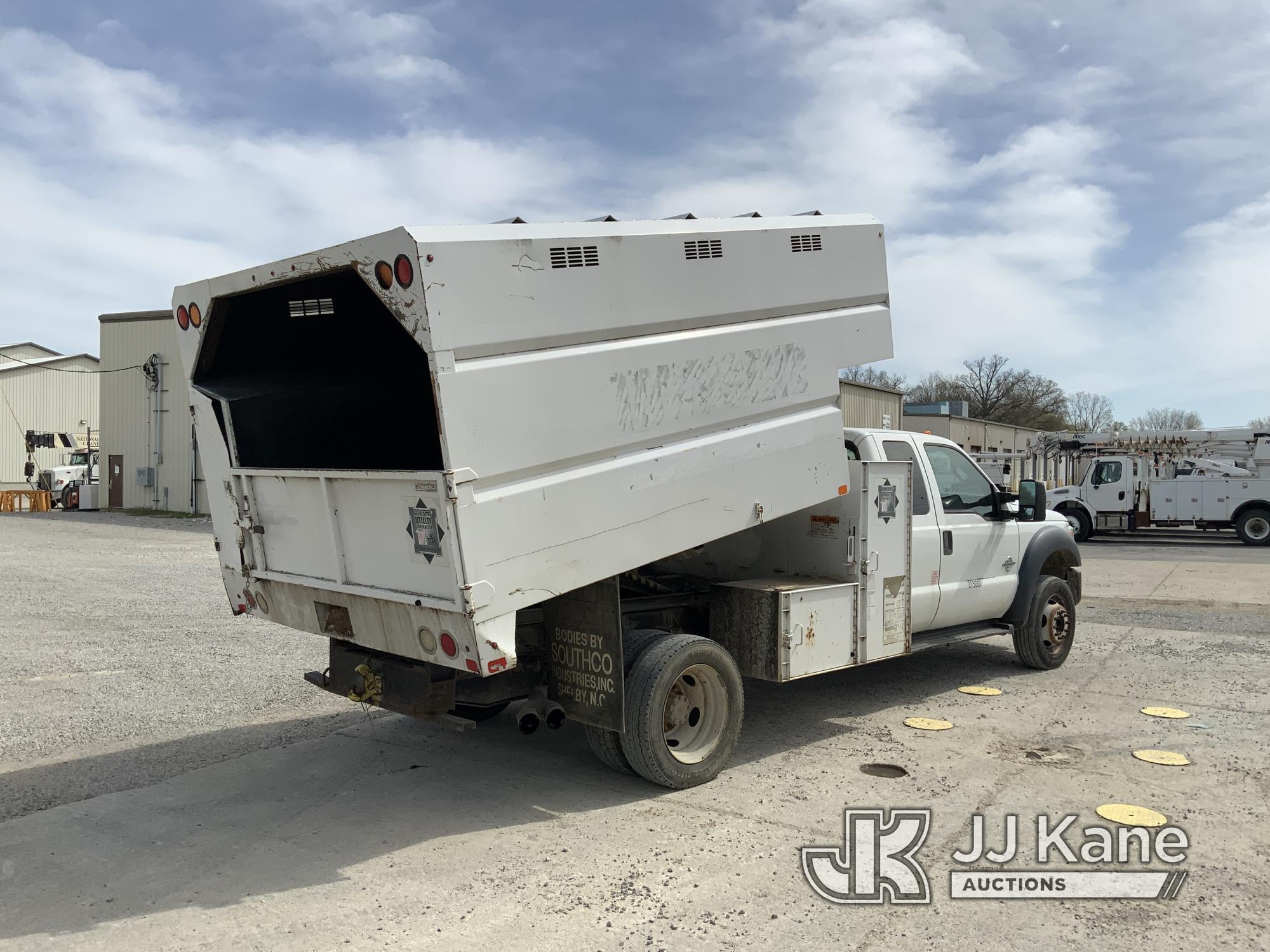 (Fort Wayne, IN) 2015 Ford F550 4x4 Extended-Cab Chipper Dump Truck Runs, Moves & Operates) (Check E