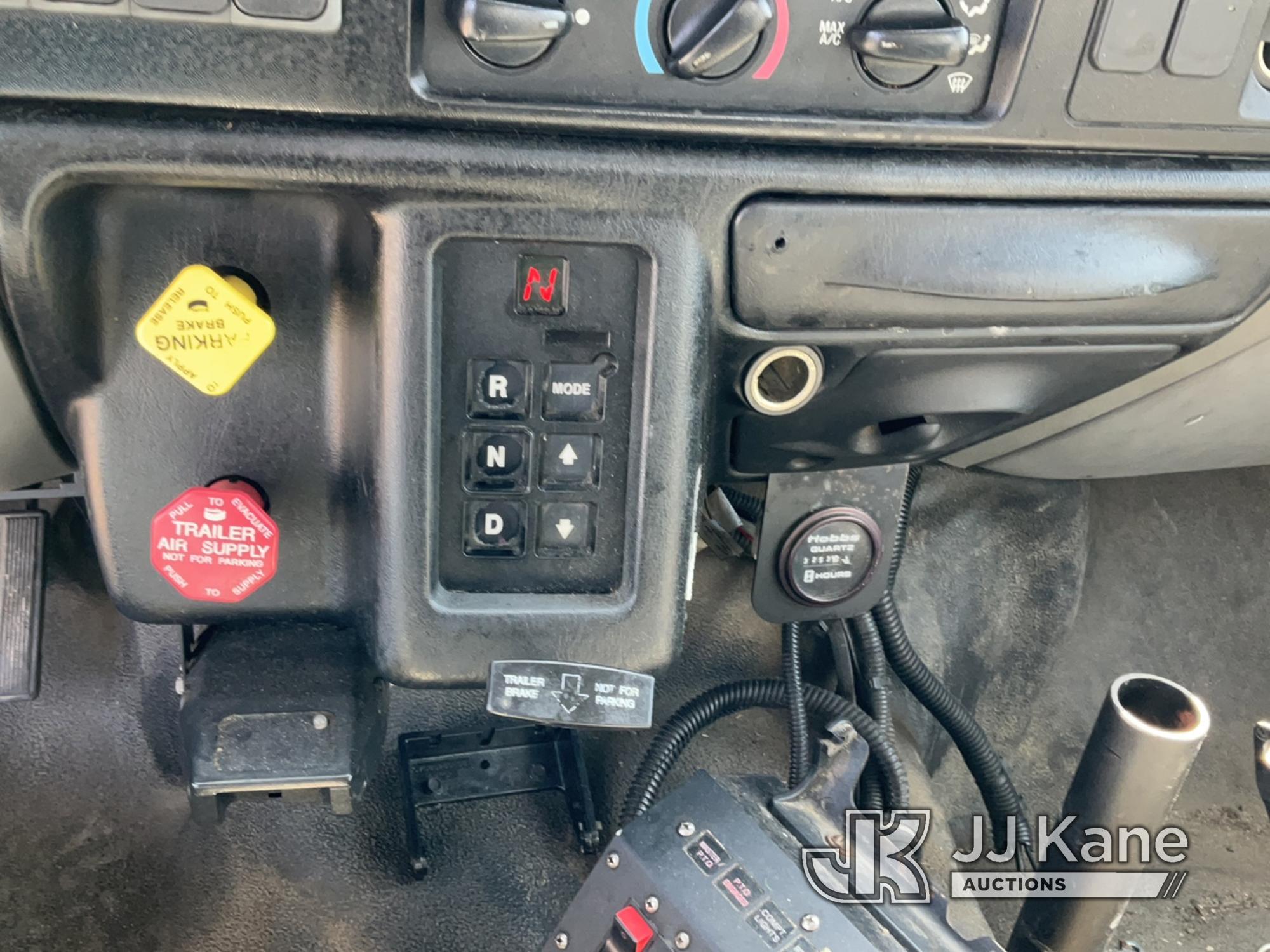 (Bellport, NY) Terex/HiRanger SC42, Over-Center Bucket Truck center mounted on 2006 Ford F750 Utilit