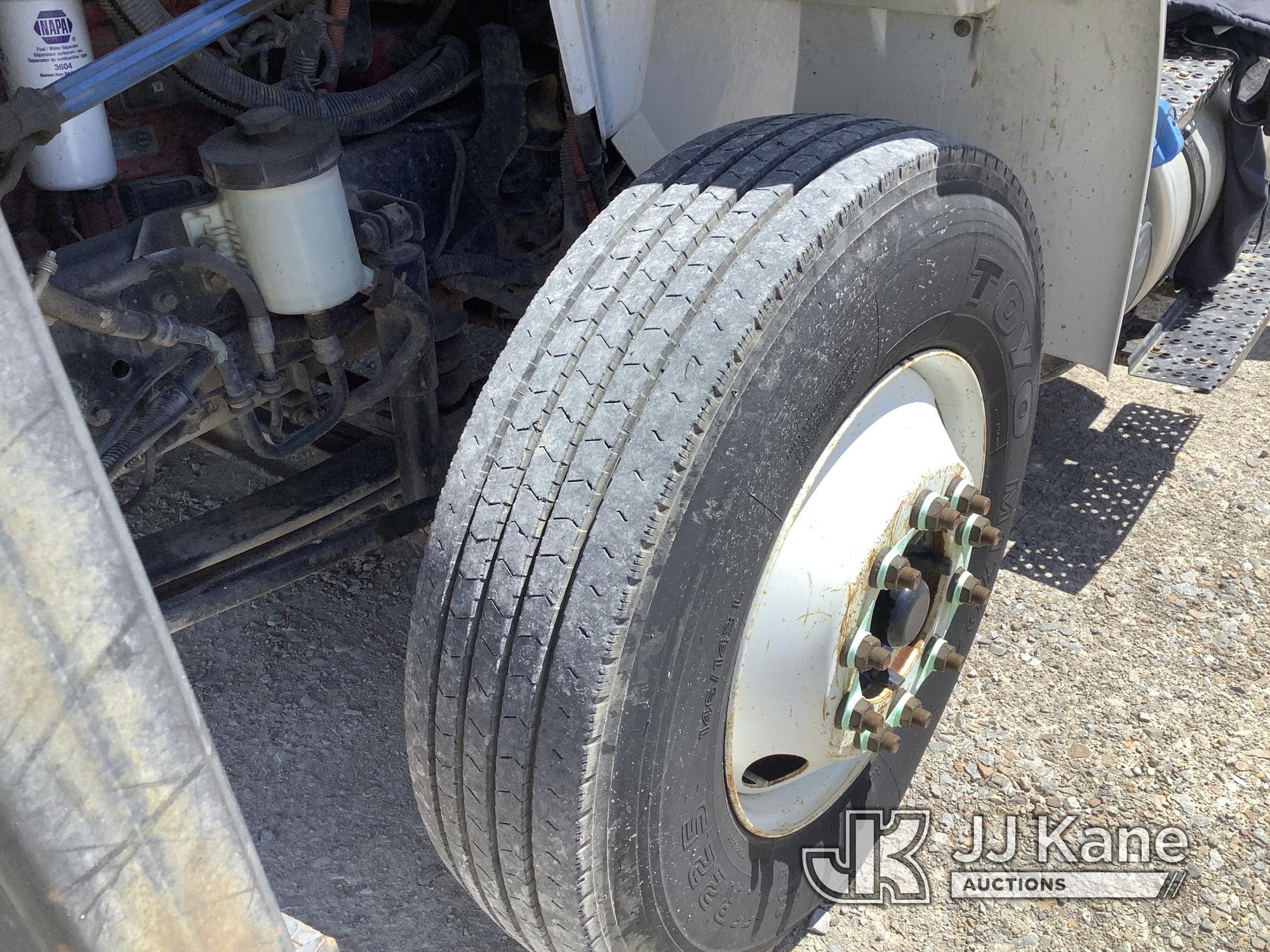 (Smock, PA) Altec LR760-E70, Over-Center Elevator Bucket mounted behind cab on 2015 International 43