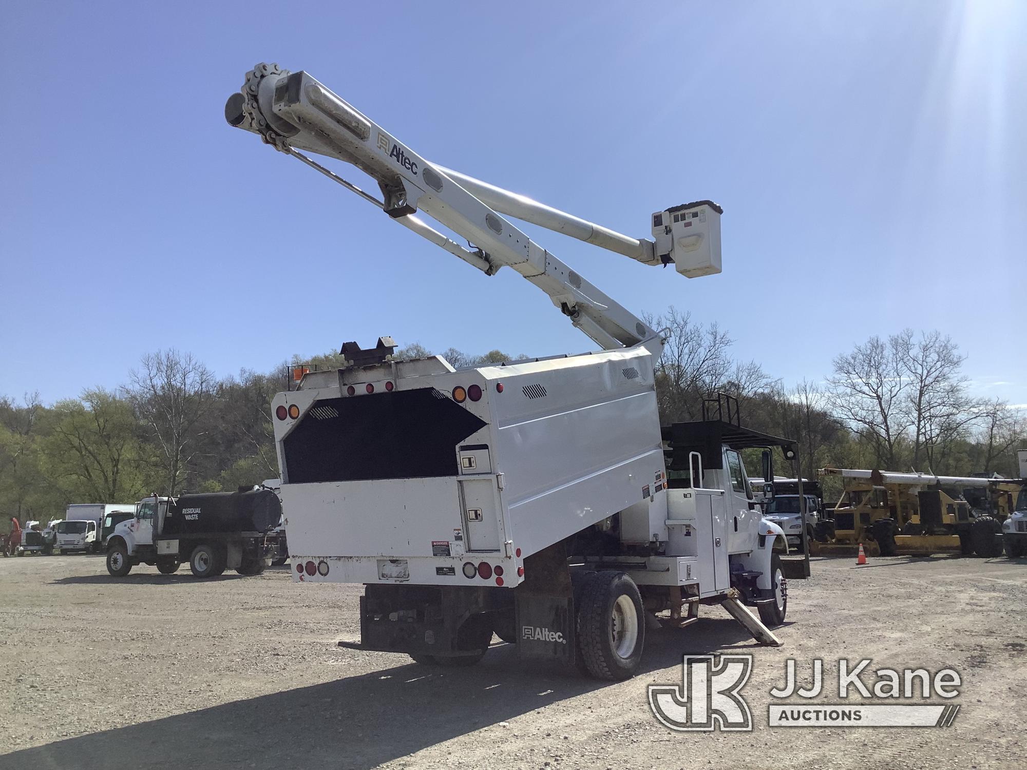 (Smock, PA) Altec LR760-E70, Over-Center Elevator Bucket mounted behind cab on 2015 International 43