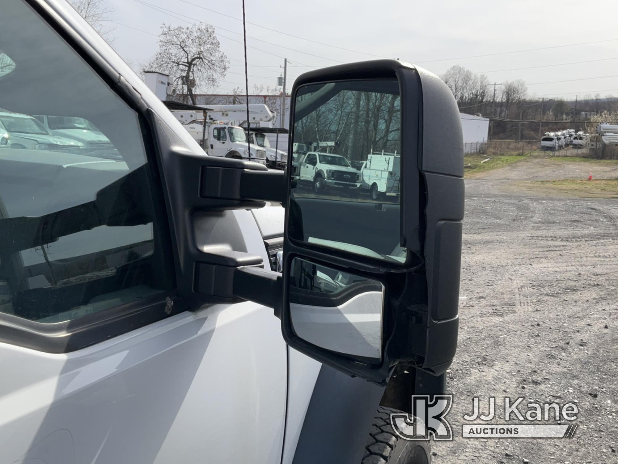 (Plains, PA) Altec AT200A, Telescopic Non-Insulated Bucket Truck mounted on 2014 Ford F450 Service T