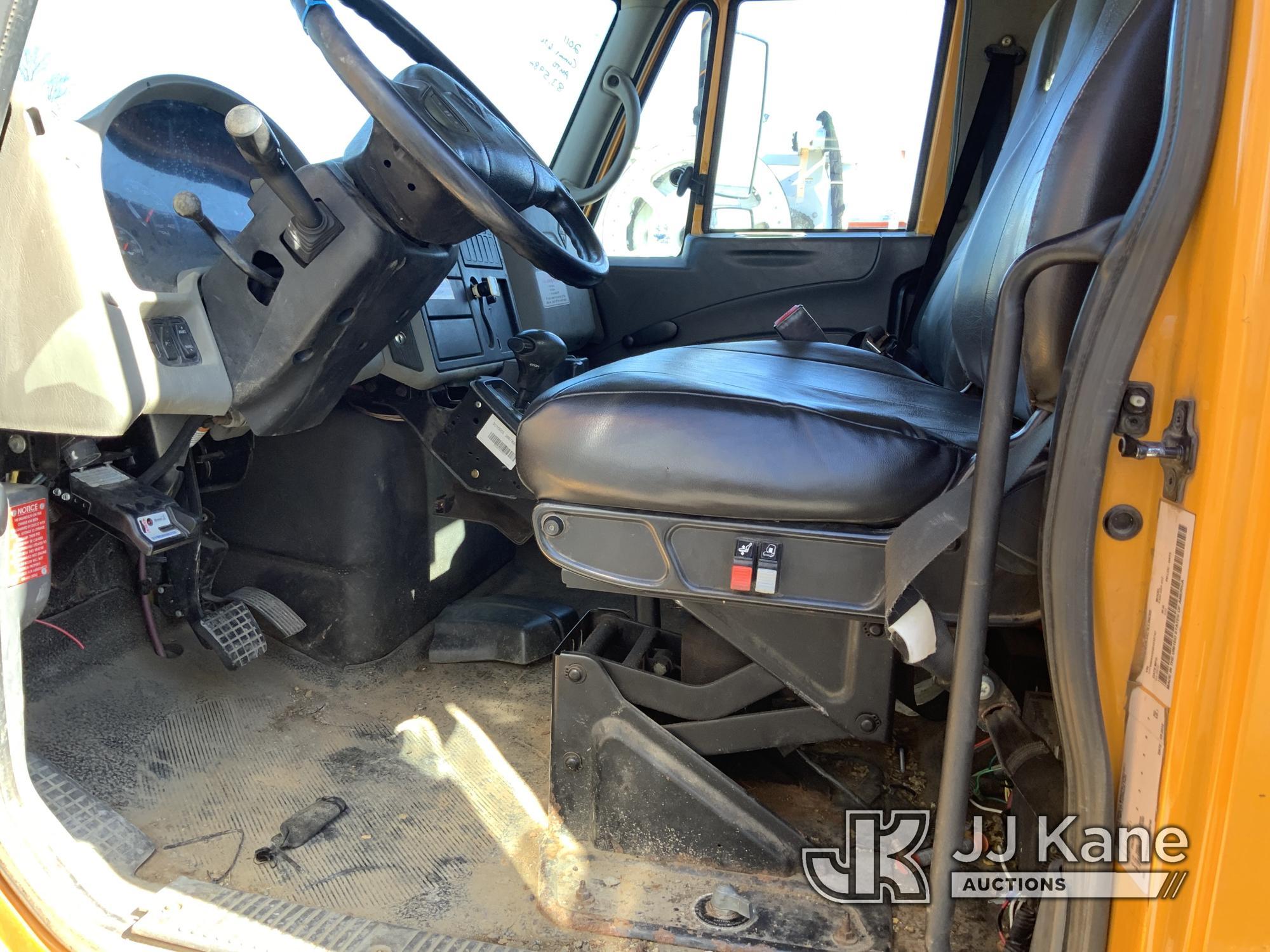 (Fort Wayne, IN) Simon-Telelect Commander 4047, Digger Derrick rear mounted on 2011 International 43