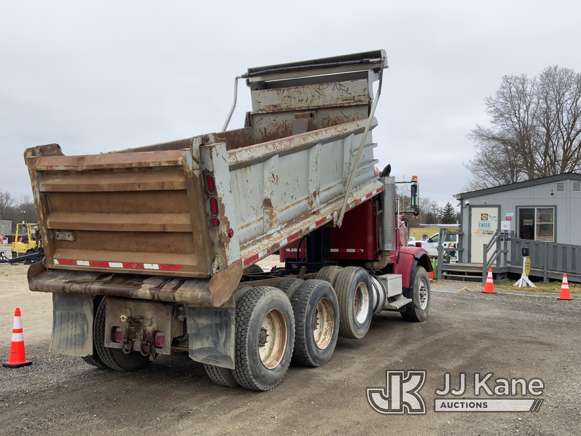 (Charlotte, MI) 2001 Freightliner FLD120SD Tri-Axle Dump Truck Runs, Moves, Operates, Drivers Door W