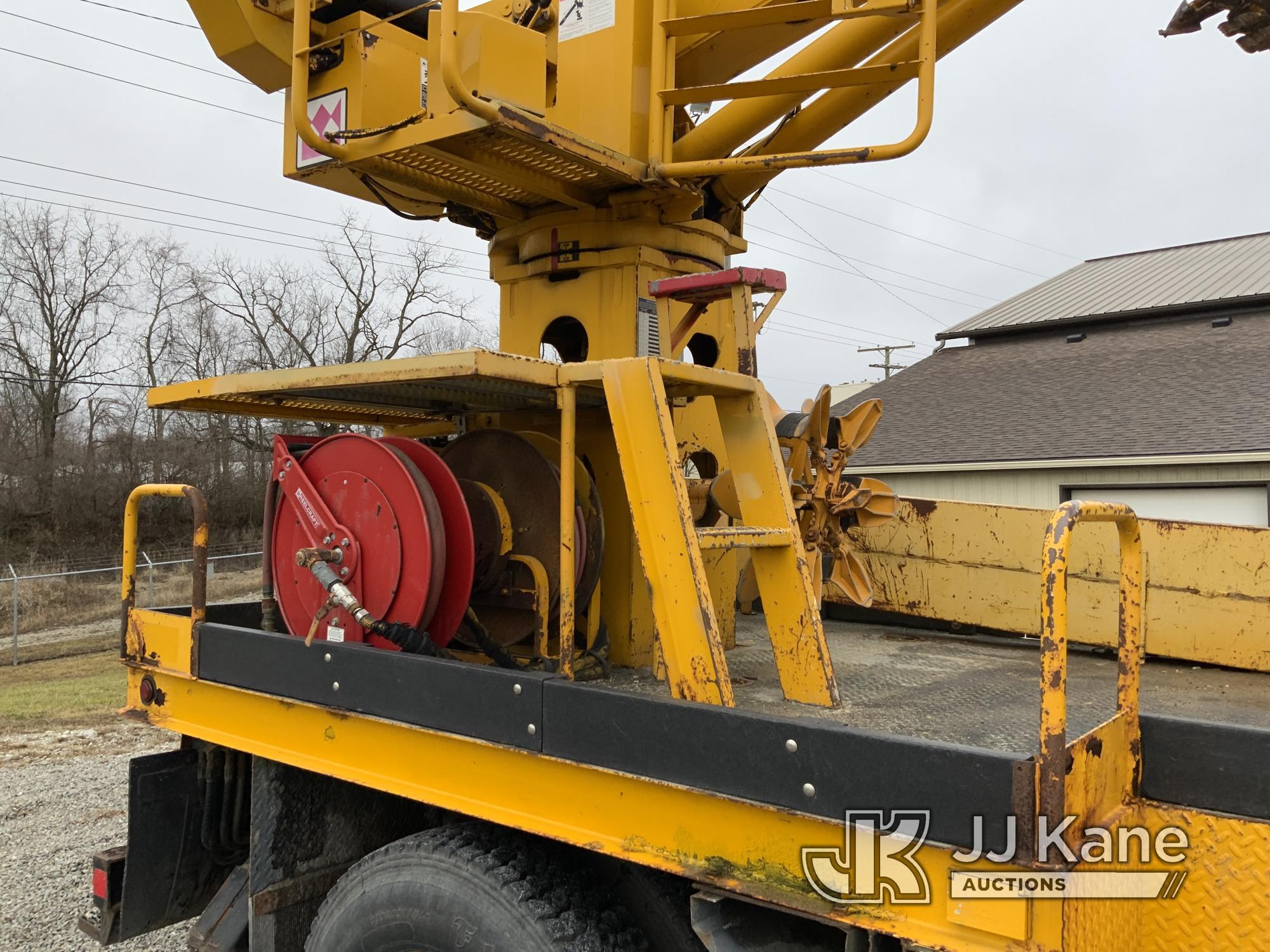 (Fort Wayne, IN) Terex/Telelect Commander 4047, Digger Derrick rear mounted on 2005 International 73