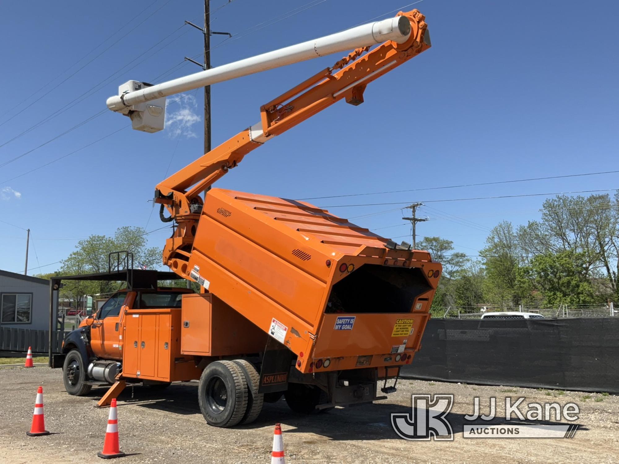 (Charlotte, MI) Altec LR760E70, Over-Center Elevator Bucket Truck mounted behind cab on 2013 Ford F7