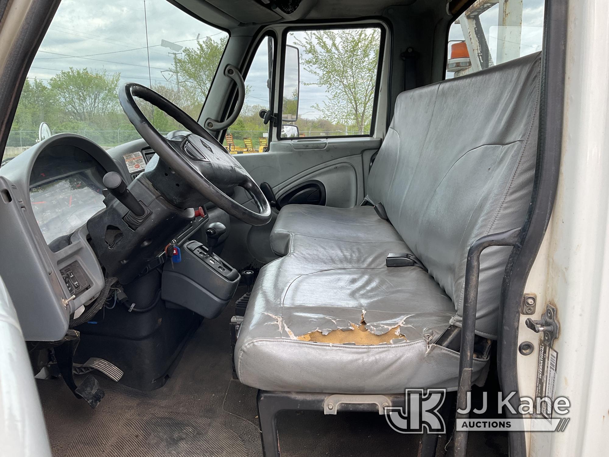 (Plymouth Meeting, PA) Altec DM47-BR, Digger Derrick rear mounted on 2005 International 4300 Utility