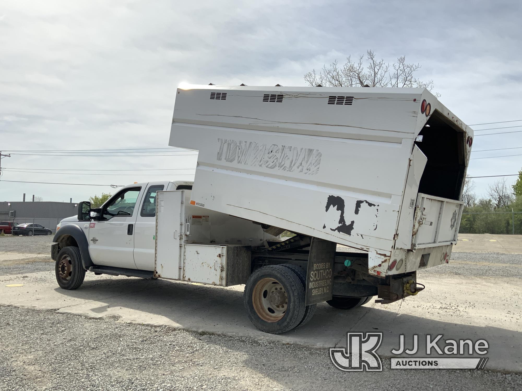 (Fort Wayne, IN) 2015 Ford F550 4x4 Extended-Cab Chipper Dump Truck Runs, Moves & Operates) (Check E