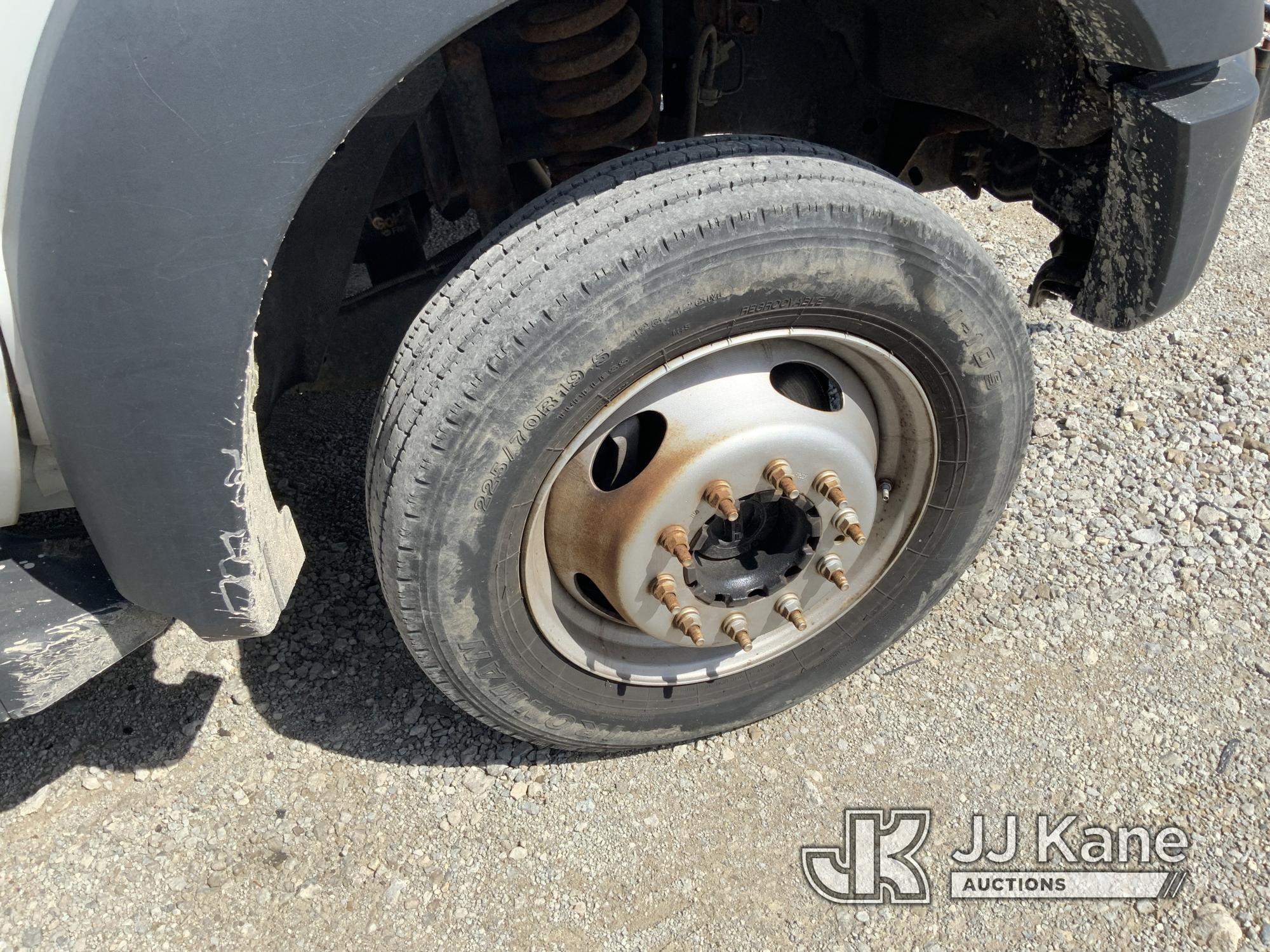 (Fort Wayne, IN) 2013 Ford F550 4x4 Crew-Cab Chipper Dump Truck Runs & Moves) (Dump Inoperable, Chec