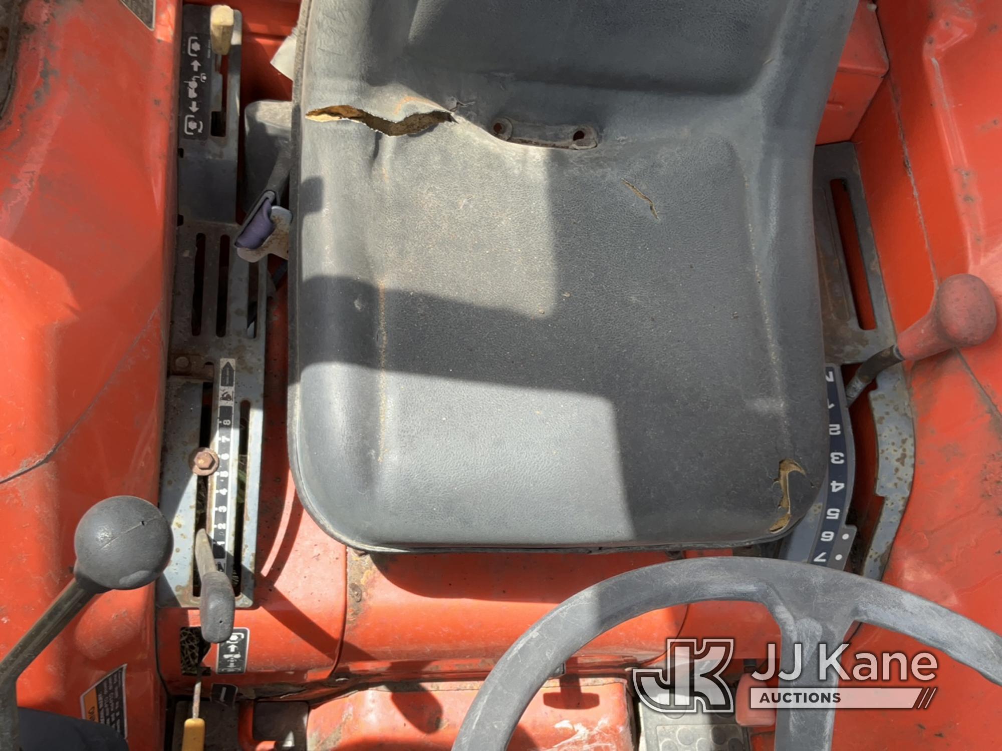 (Charlotte, MI) Kubota L2900 Rubber Tired Tractor Not Running, Condition Unknown, No Crank with Jump