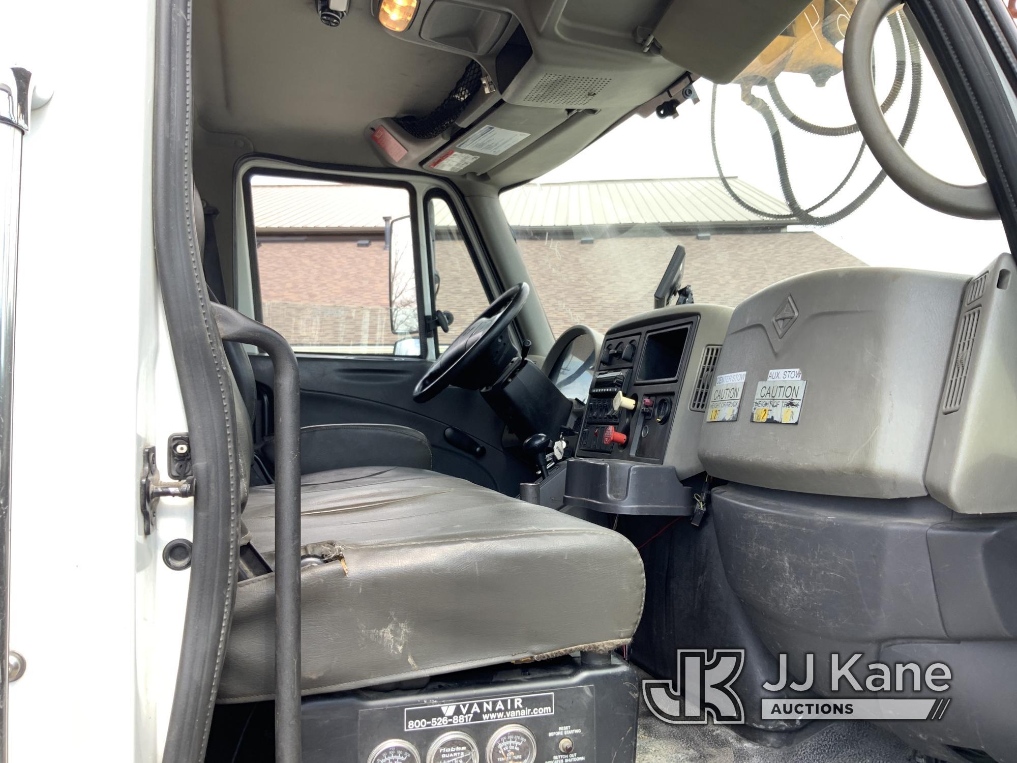 (Fort Wayne, IN) Terex/Telelect Commander 4047, Digger Derrick rear mounted on 2009 International 73