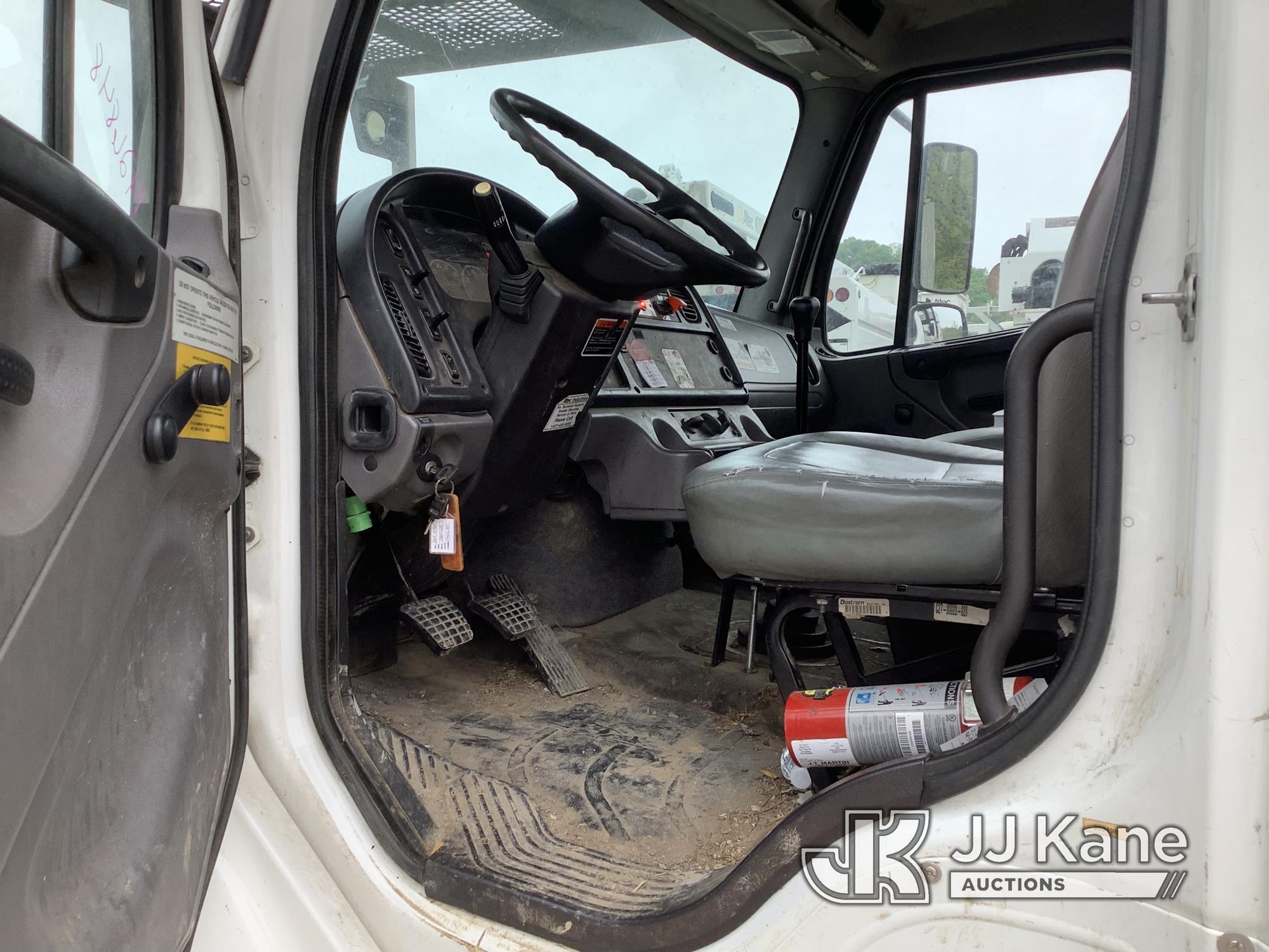 (Smock, PA) Altec LRV60/70, Over-Center Elevator Bucket mounted behind cab on 2012 Freightliner M2 1