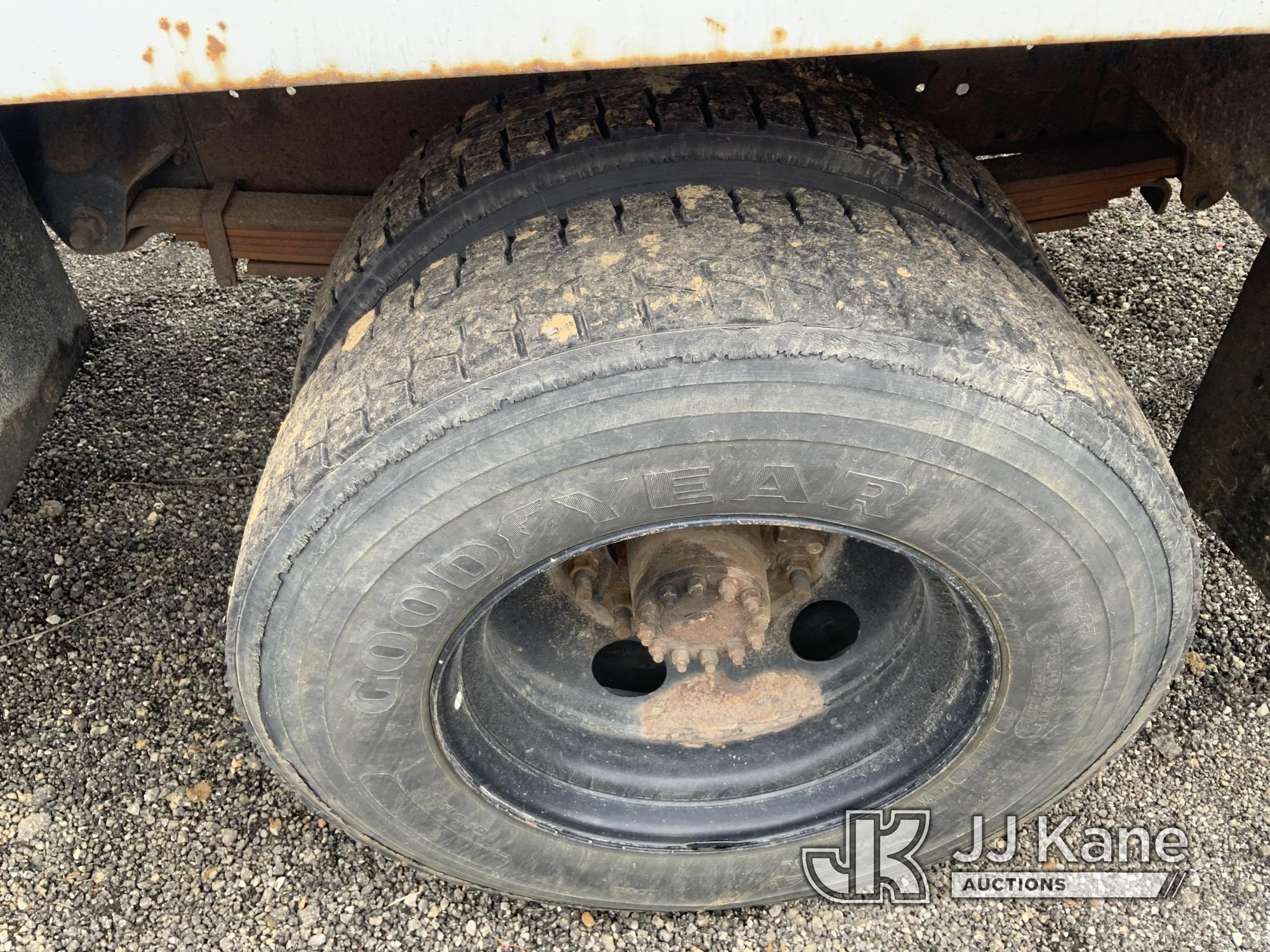 (Ashland, OH) 2006 GMC C6500 Chipper Dump Truck Runs, Moves & Operates) (Body Damage