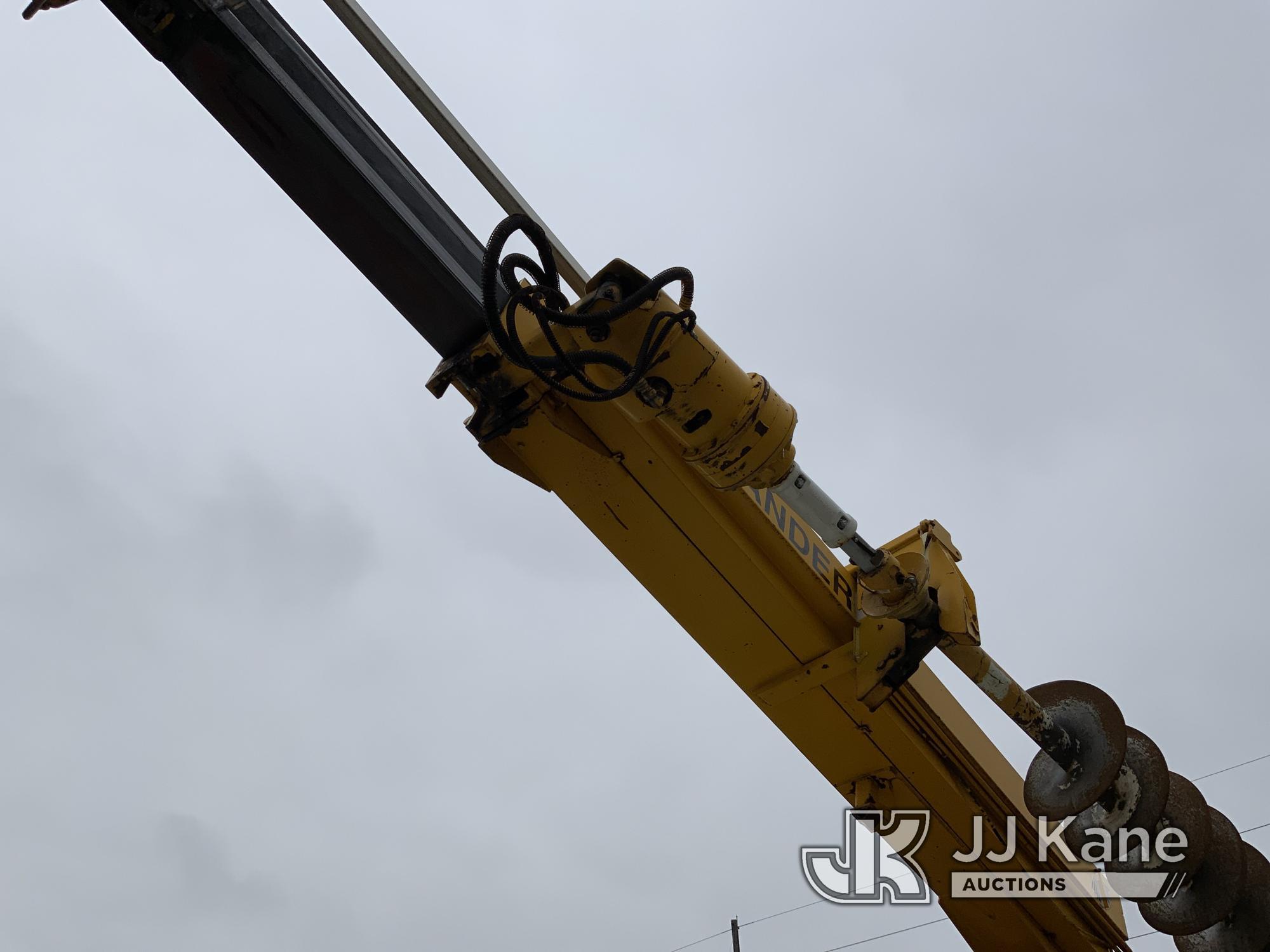 (Fort Wayne, IN) Terex/Telelect Commander 4047, Digger Derrick rear mounted on 2005 International 73