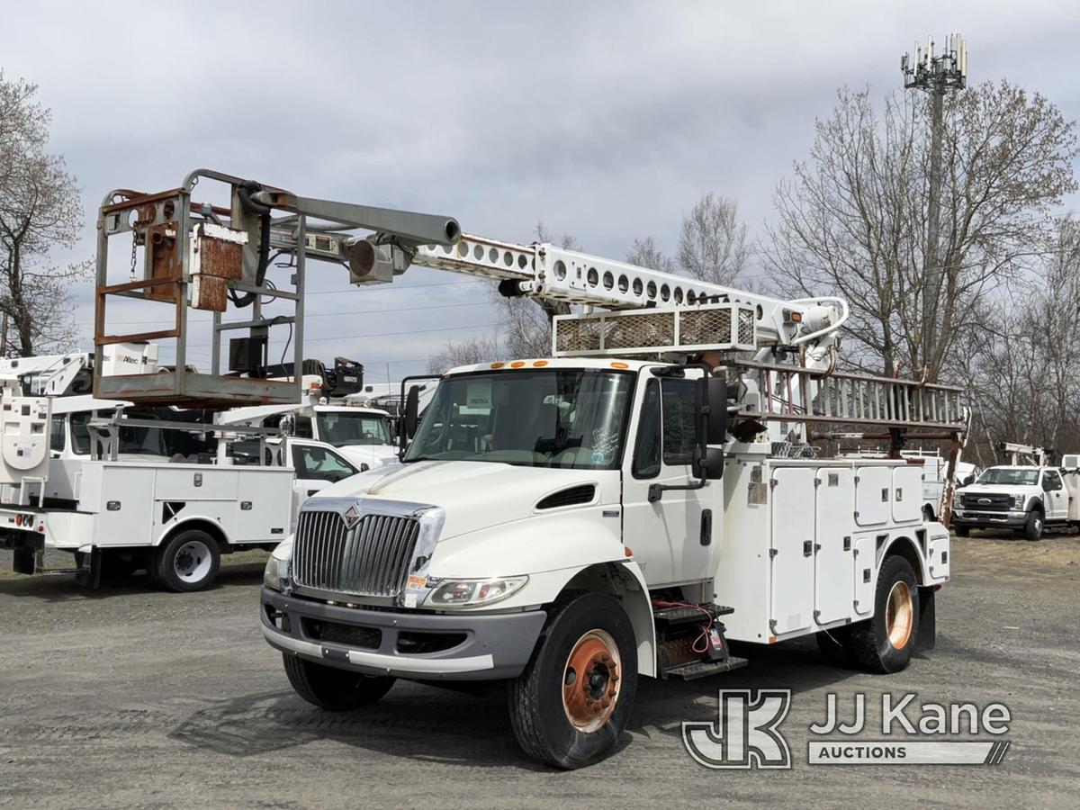 (Plains, PA) Altec A-T40C, Telescopic Non-Insulated Cable Placing Bucket Truck center mounted on 200