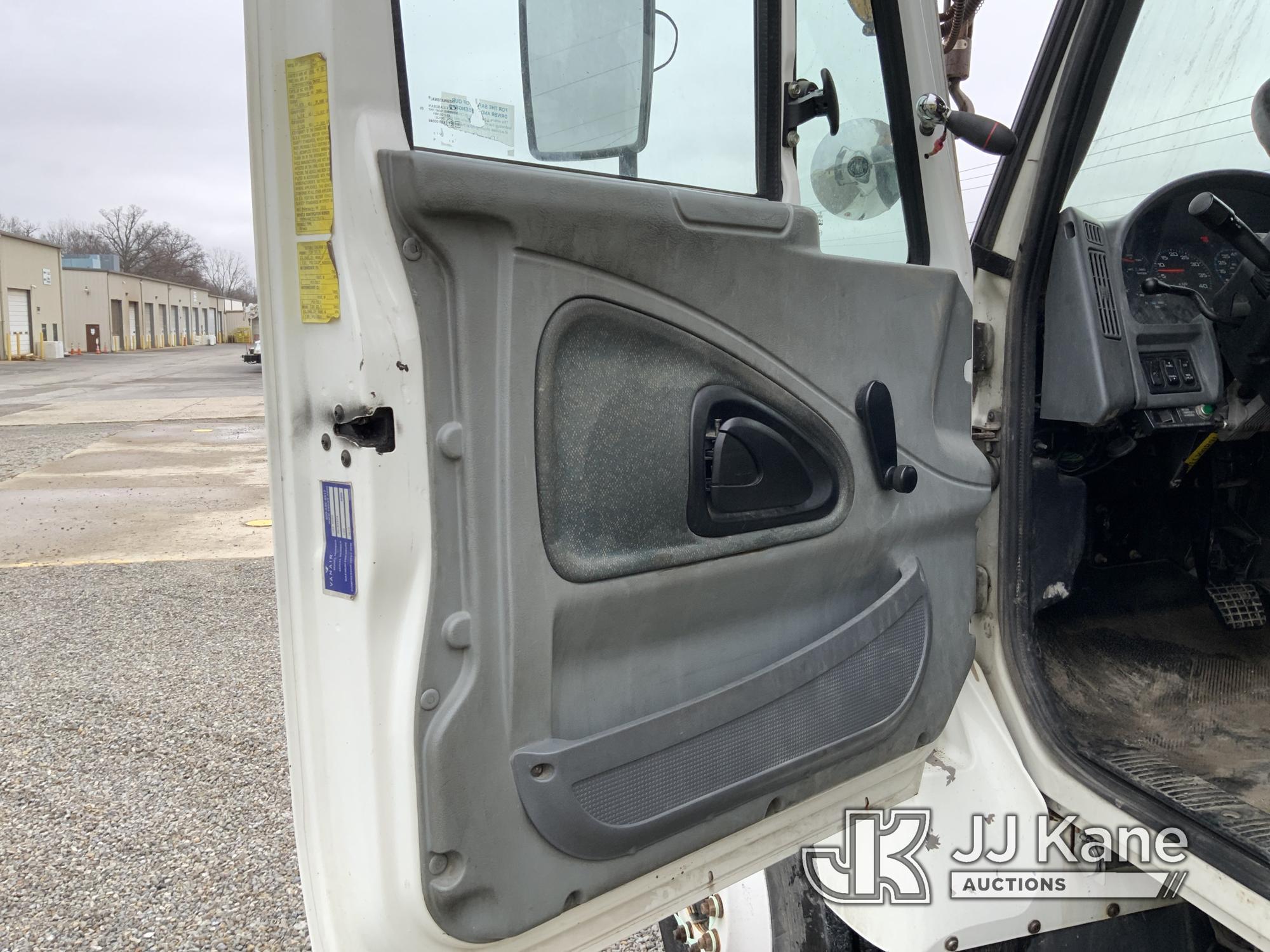 (Fort Wayne, IN) Terex/Telelect Commander 4047, Digger Derrick rear mounted on 2005 International 73