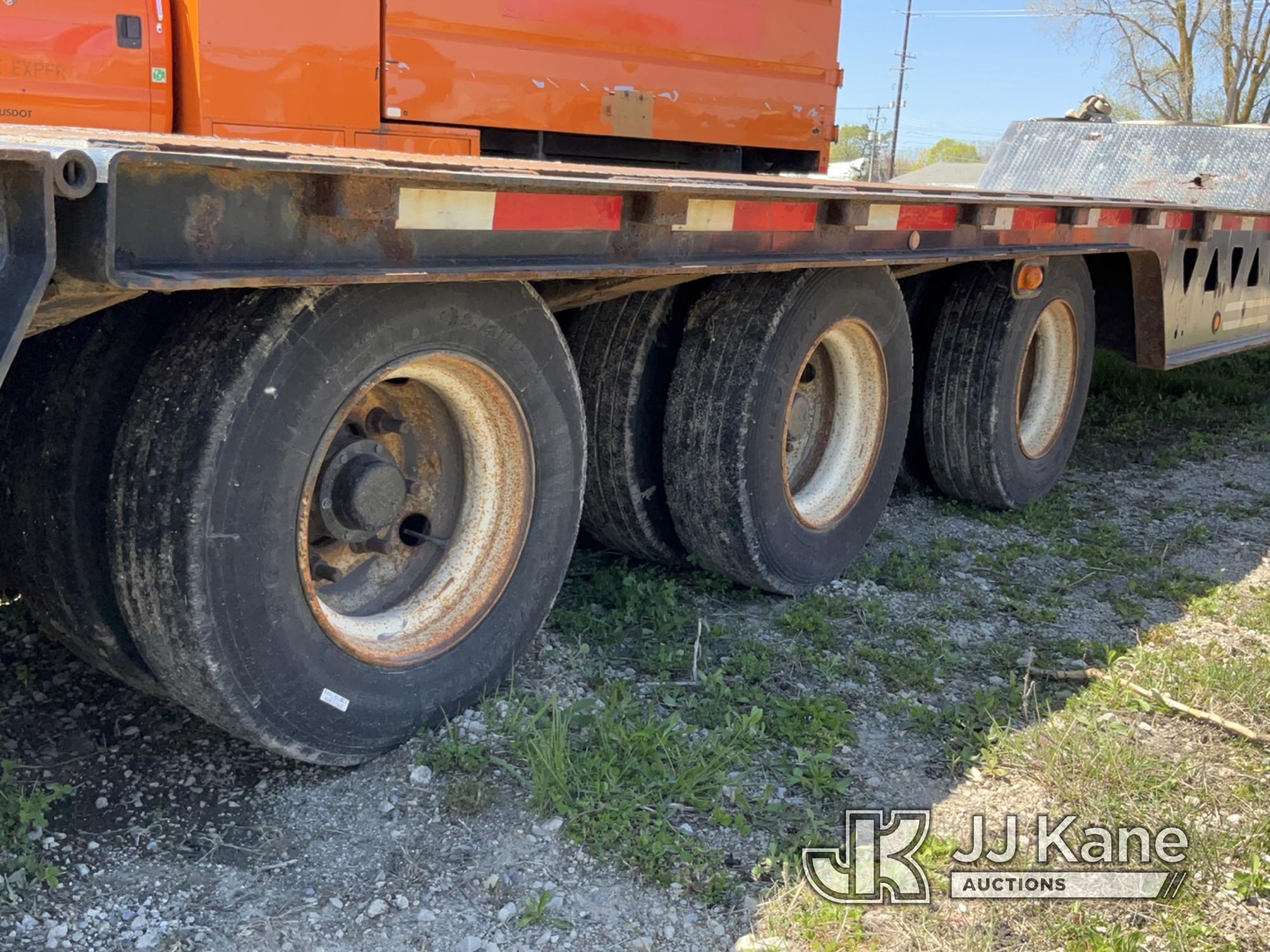 (Charlotte, MI) 2008 Trail King TK110HT Tri-Axle Hydraulic Dove Tail Trailer