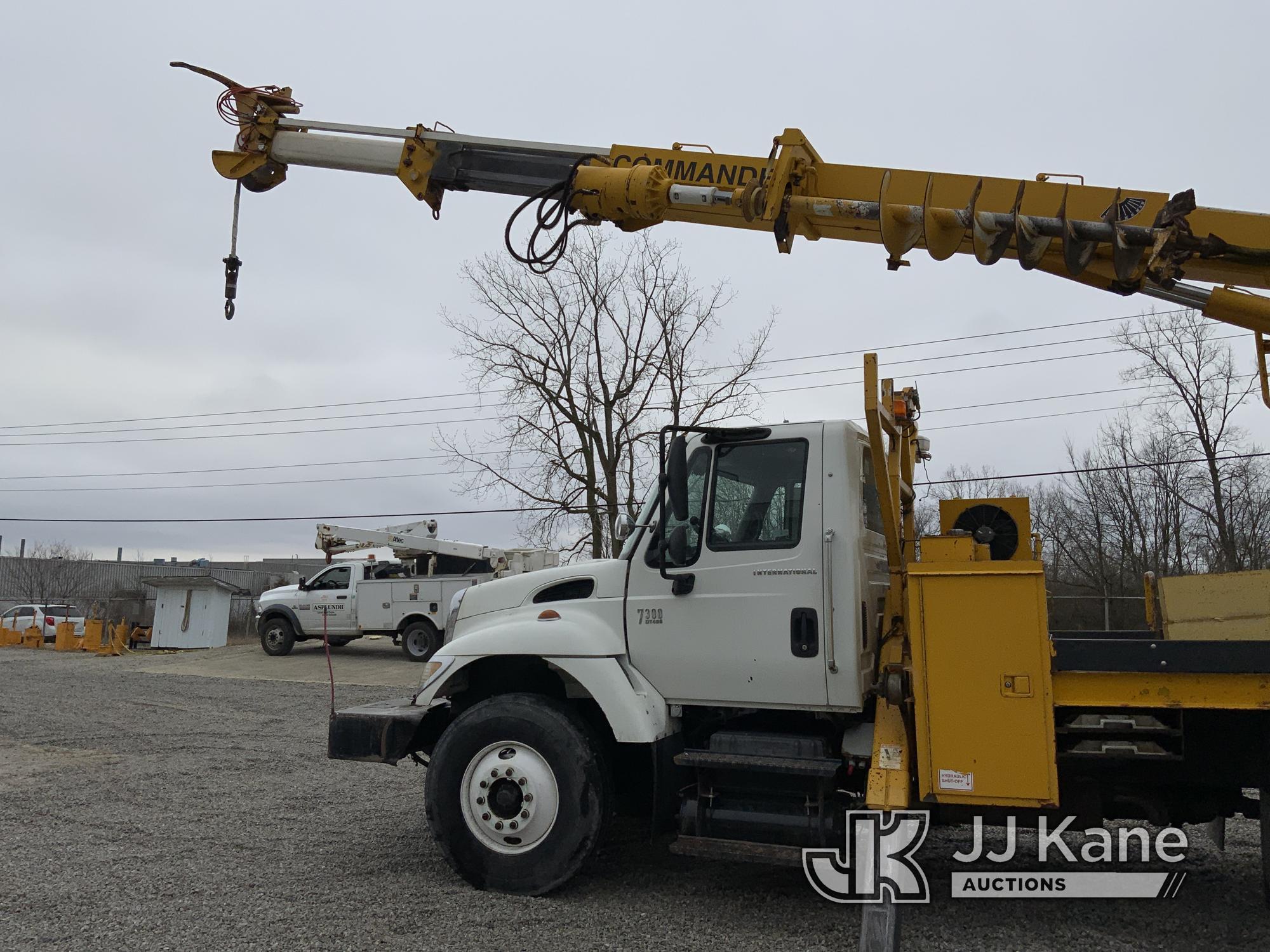 (Fort Wayne, IN) Terex/Telelect Commander 4047, Digger Derrick rear mounted on 2005 International 73