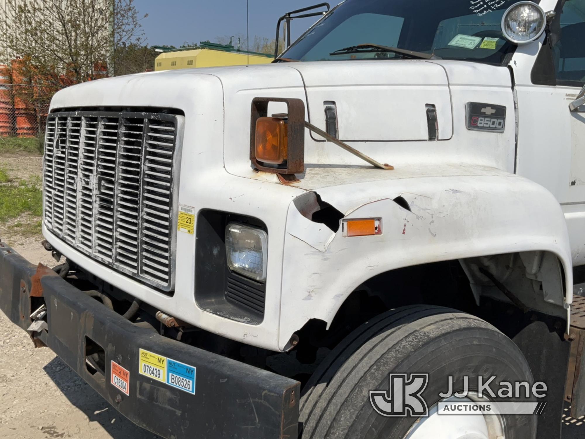 (Bellport, NY) 1999 GMC C7500 Dump Debris Truck Runs & Moves, Dump Not Operating, Dump Frame Twisted