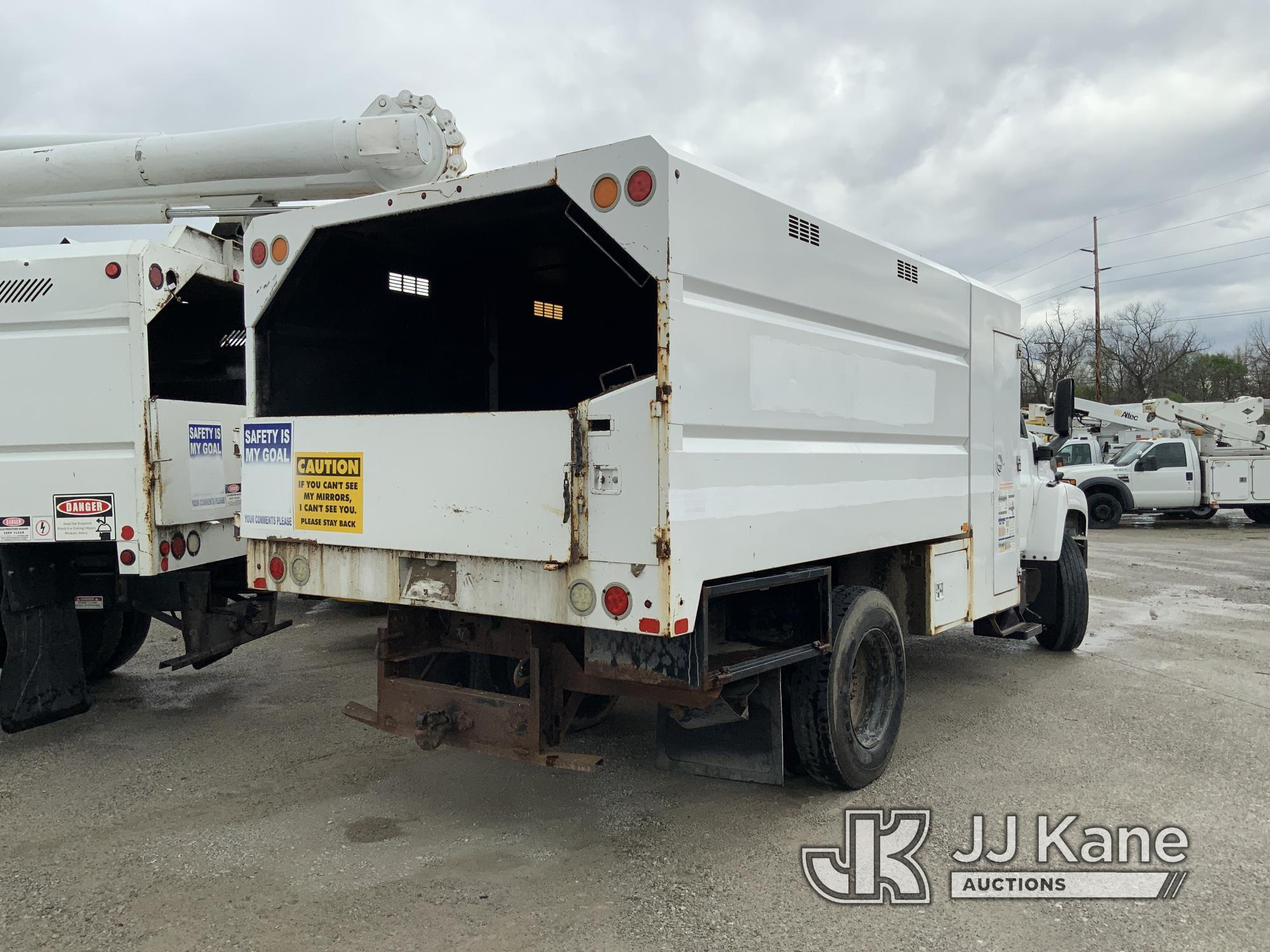 (Fort Wayne, IN) 2009 GMC C6500 Chipper Dump Truck Runs & Moves) (Dump Inoperable, Major Brake Issue