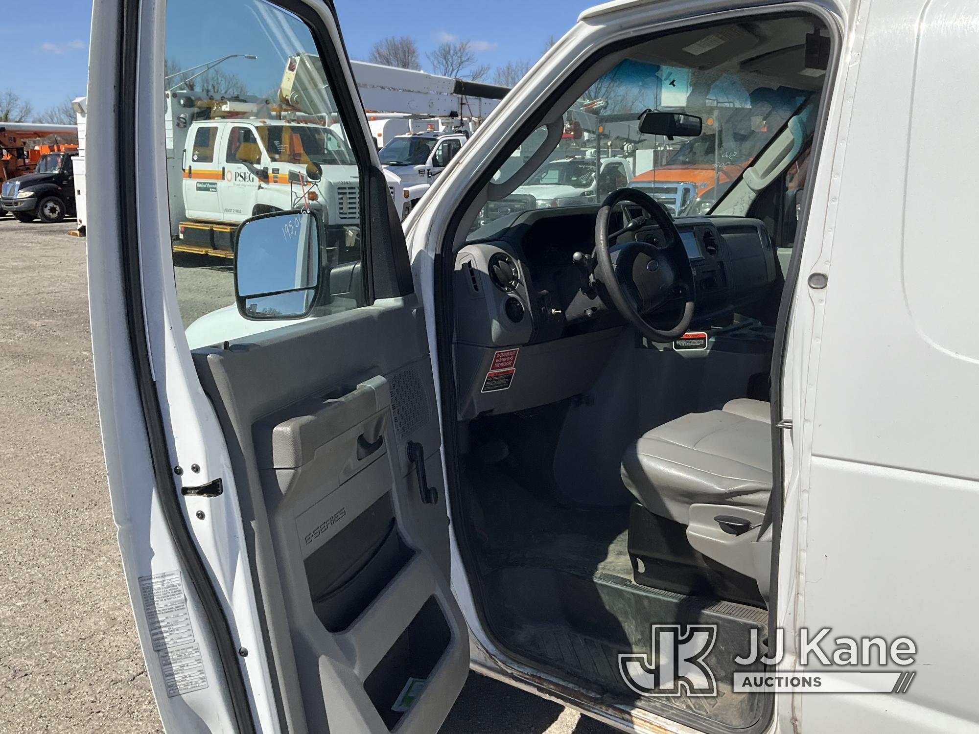 (Plymouth Meeting, PA) Altec AT200-AV, Telescopic Non-Insulated Bucket Van mounted on 2012 Ford E350