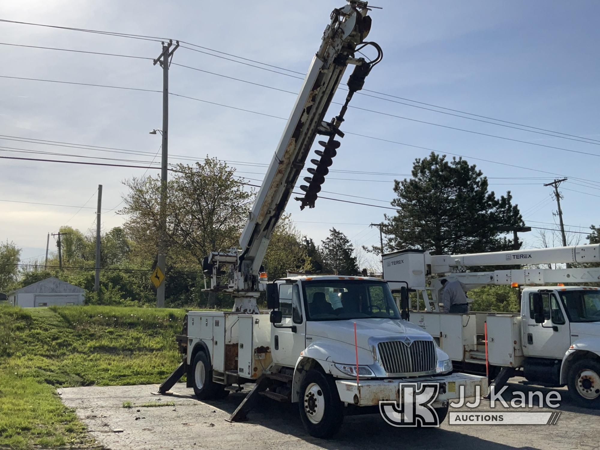 (Miamisburg, OH) Altec DM47-TR, Digger Derrick rear mounted on 2009 International 4300 Utility Truck